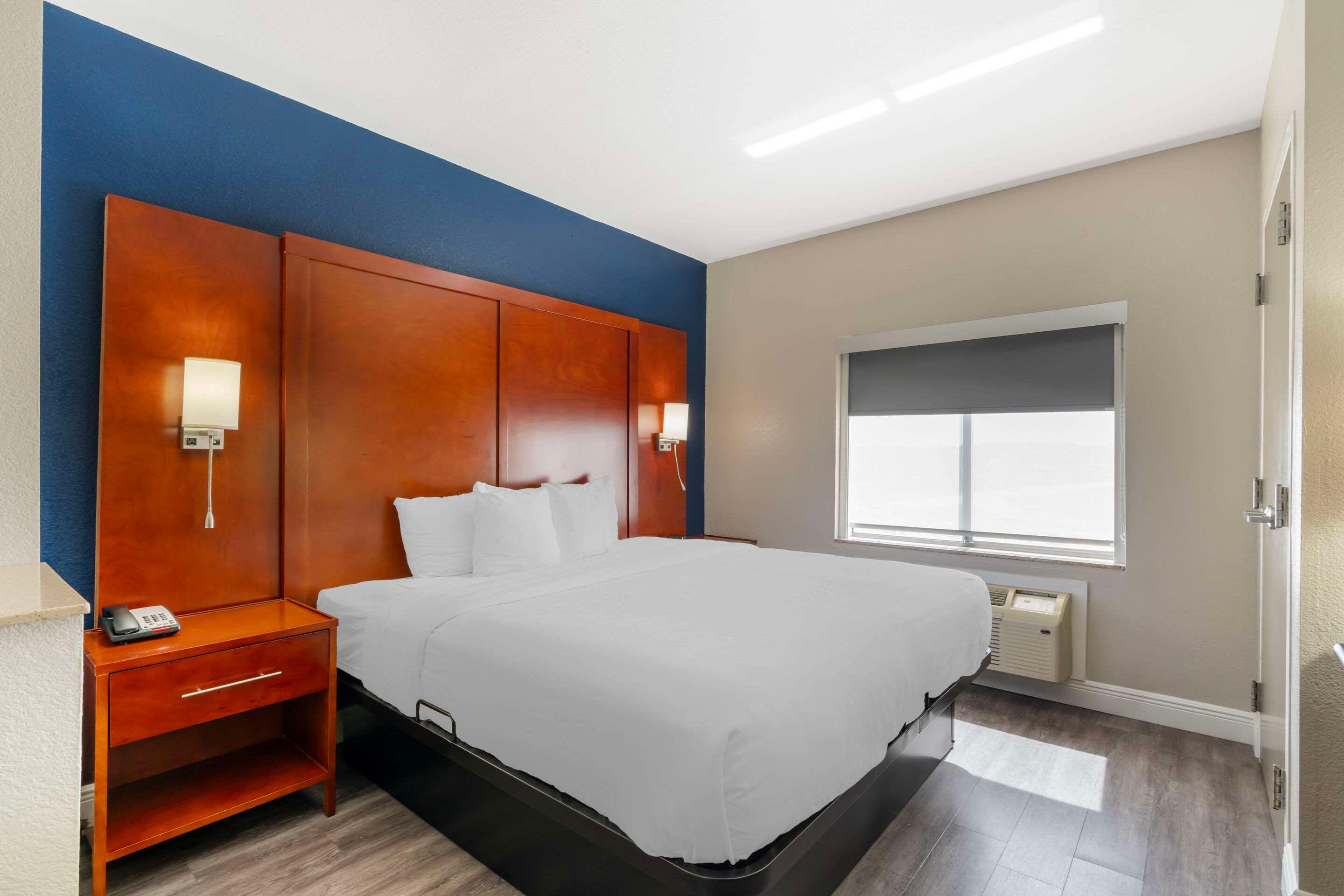 Suite Queen Size Bed