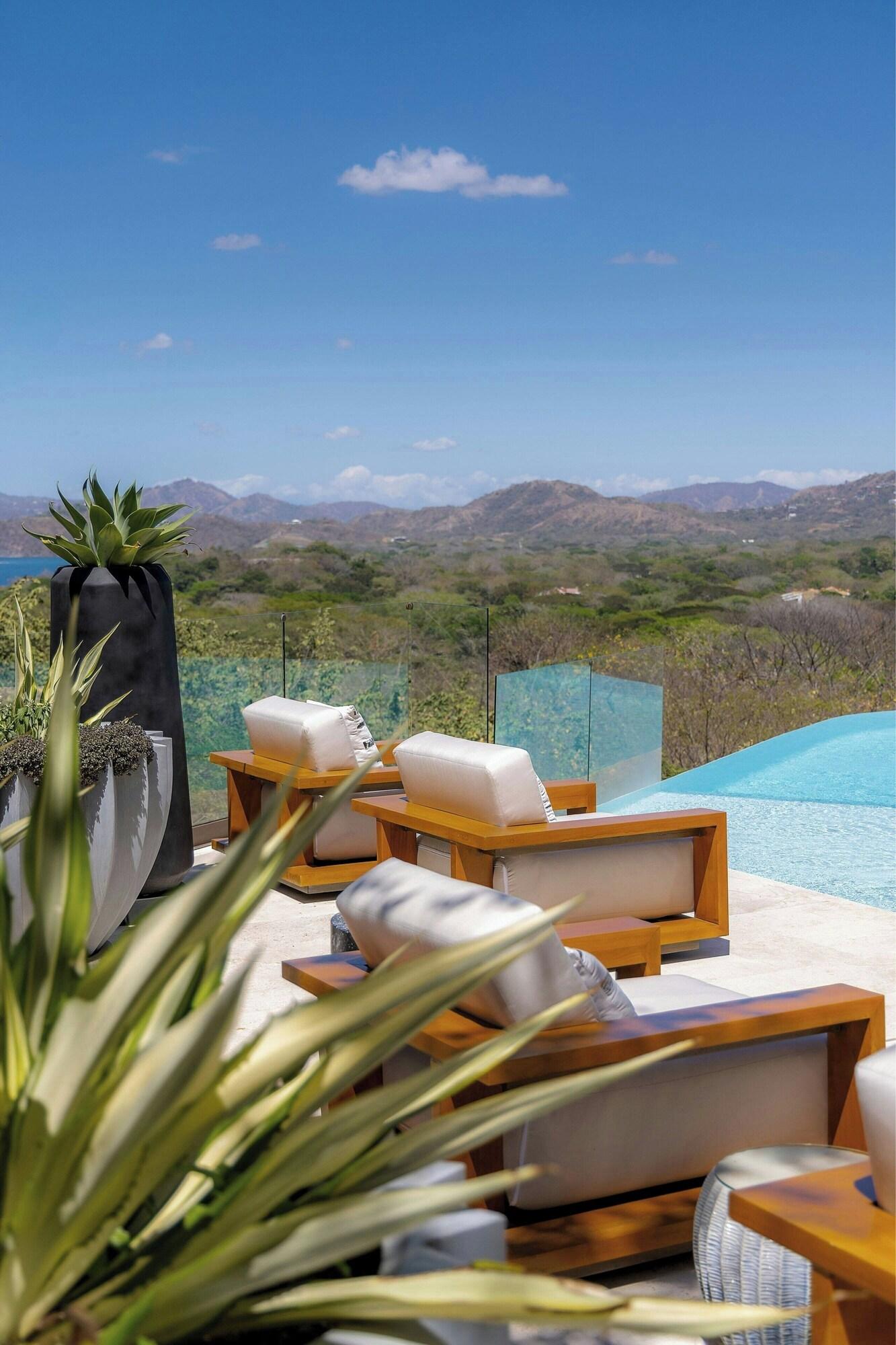 Room Four Bedrooms with Private Pool