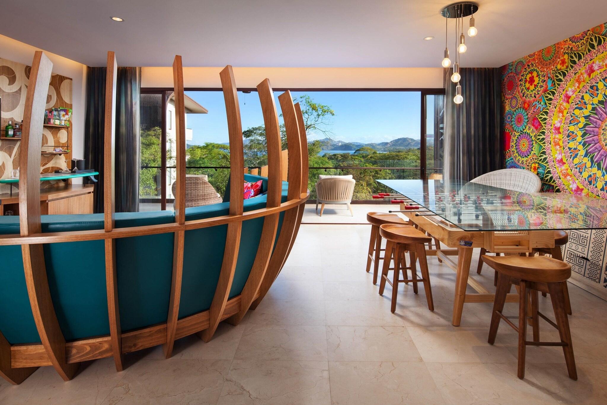 Suite Deluxe Partial Ocean View