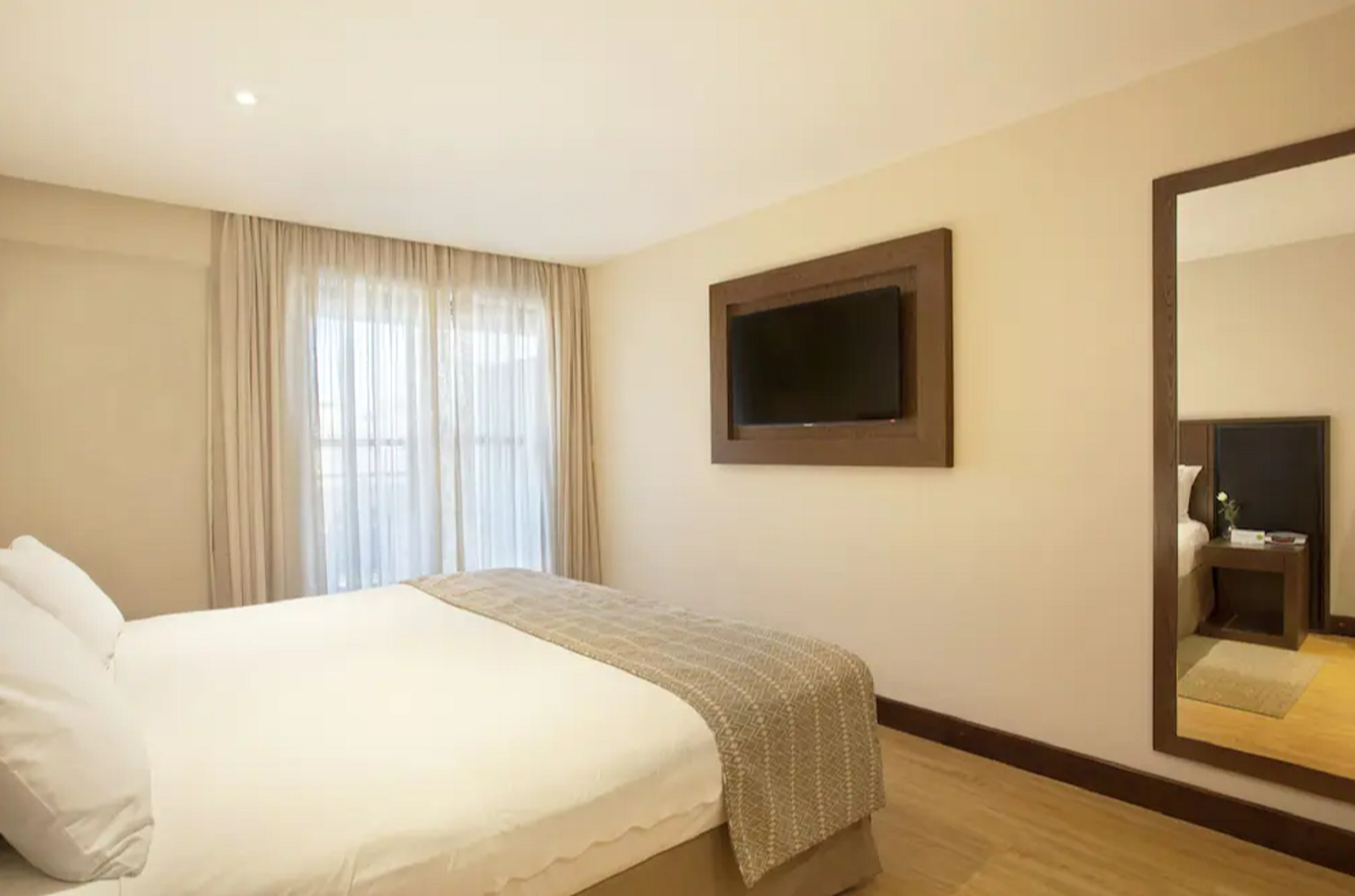 Single Executive Superior