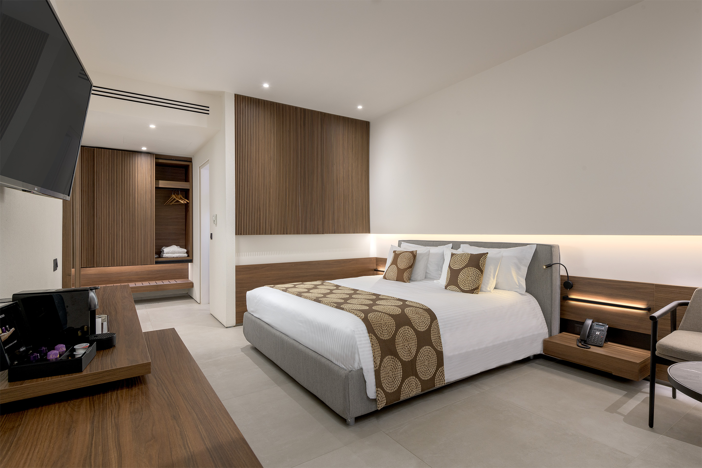 Double Deluxe One Bed