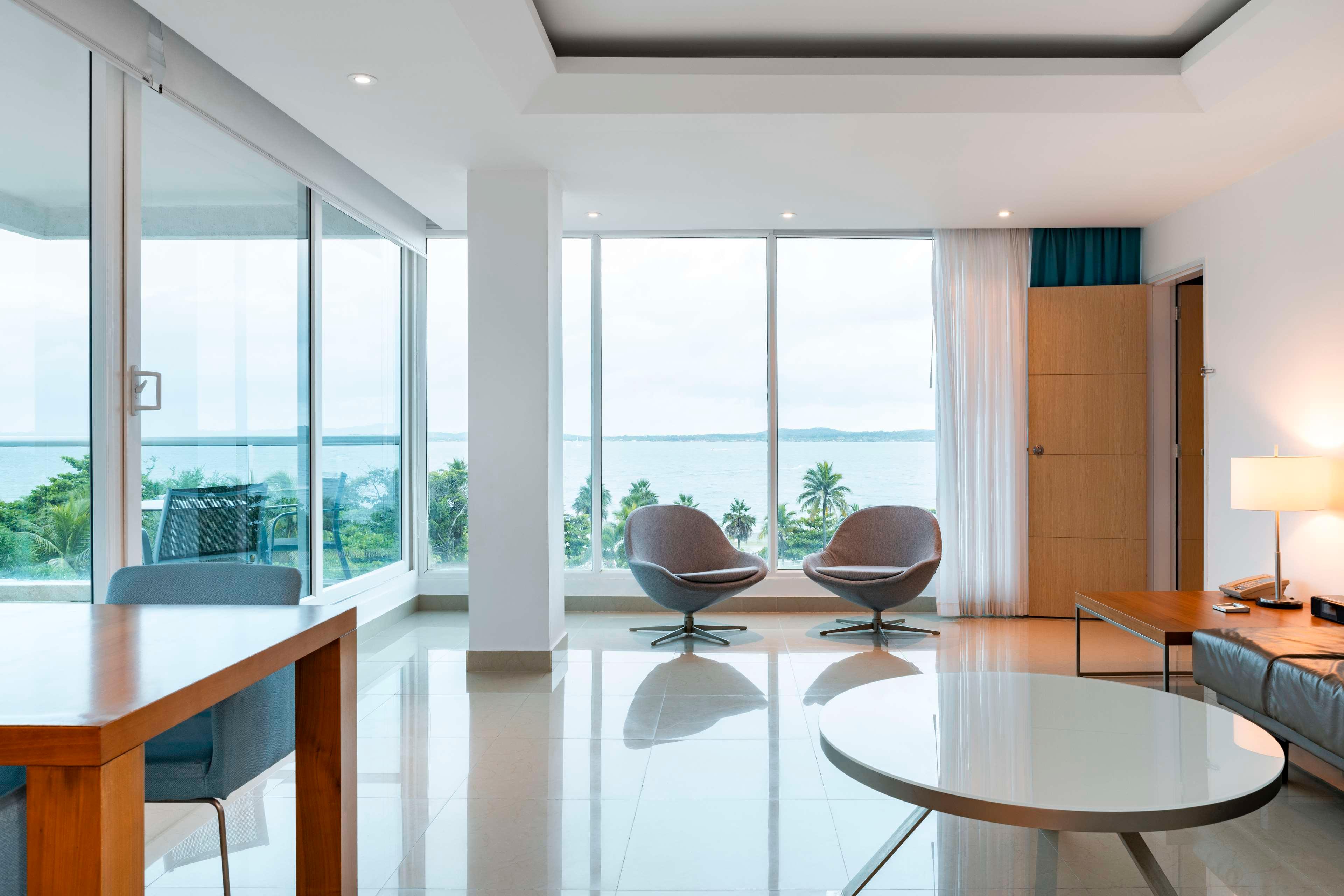 Suite Ocean View King Bed