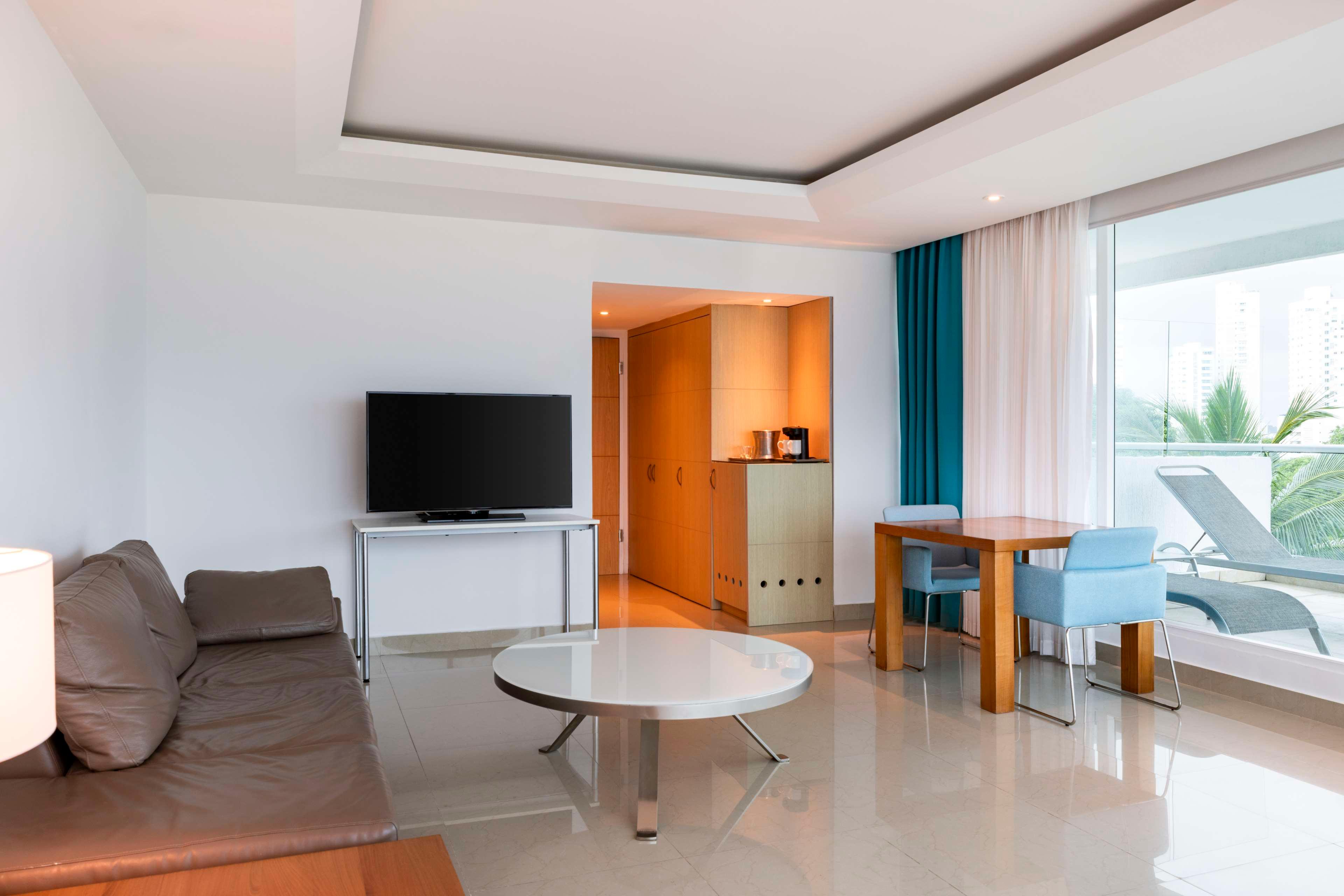 Suite Ocean View King Bed