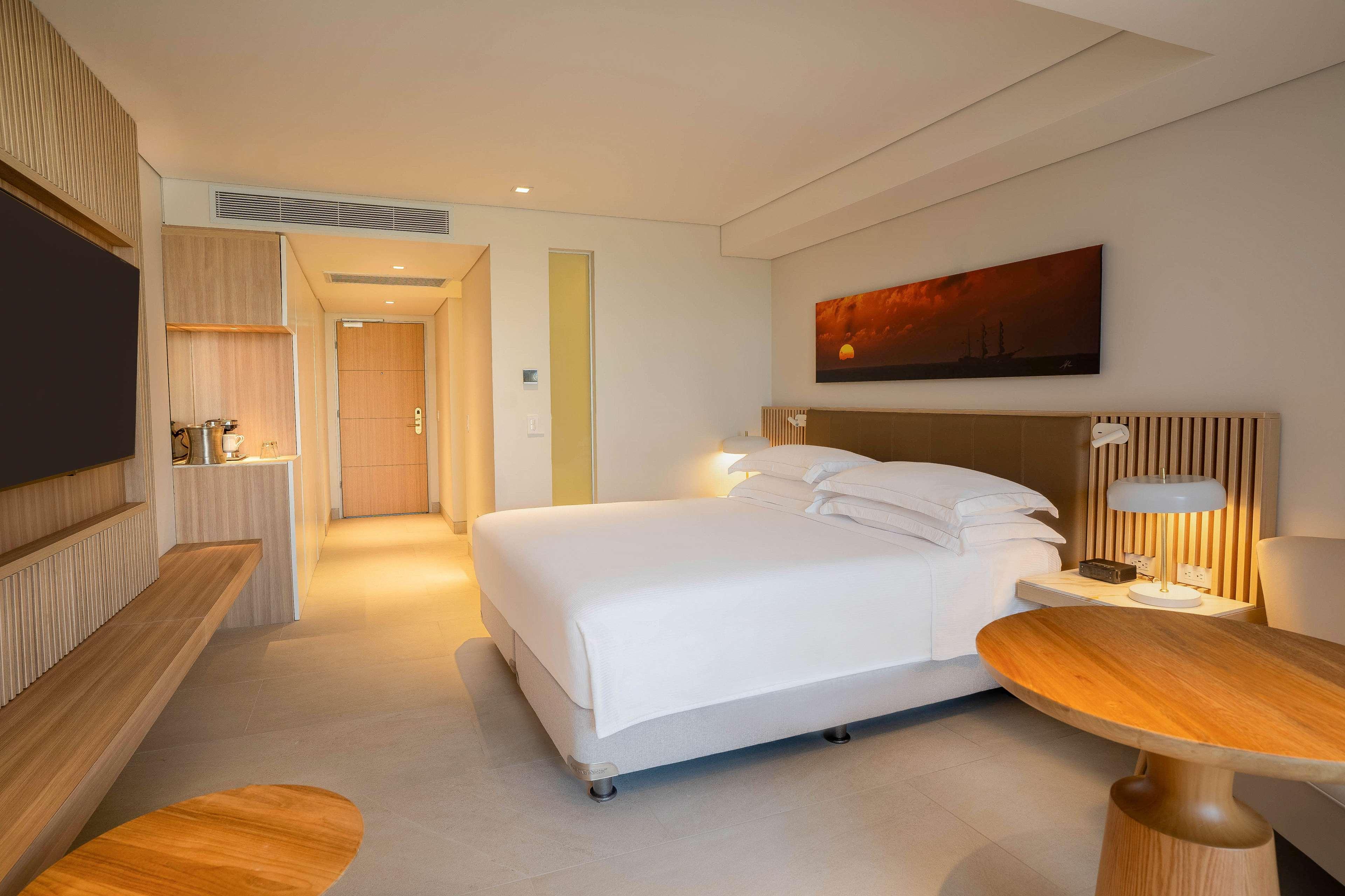 Double City View Queen Bed