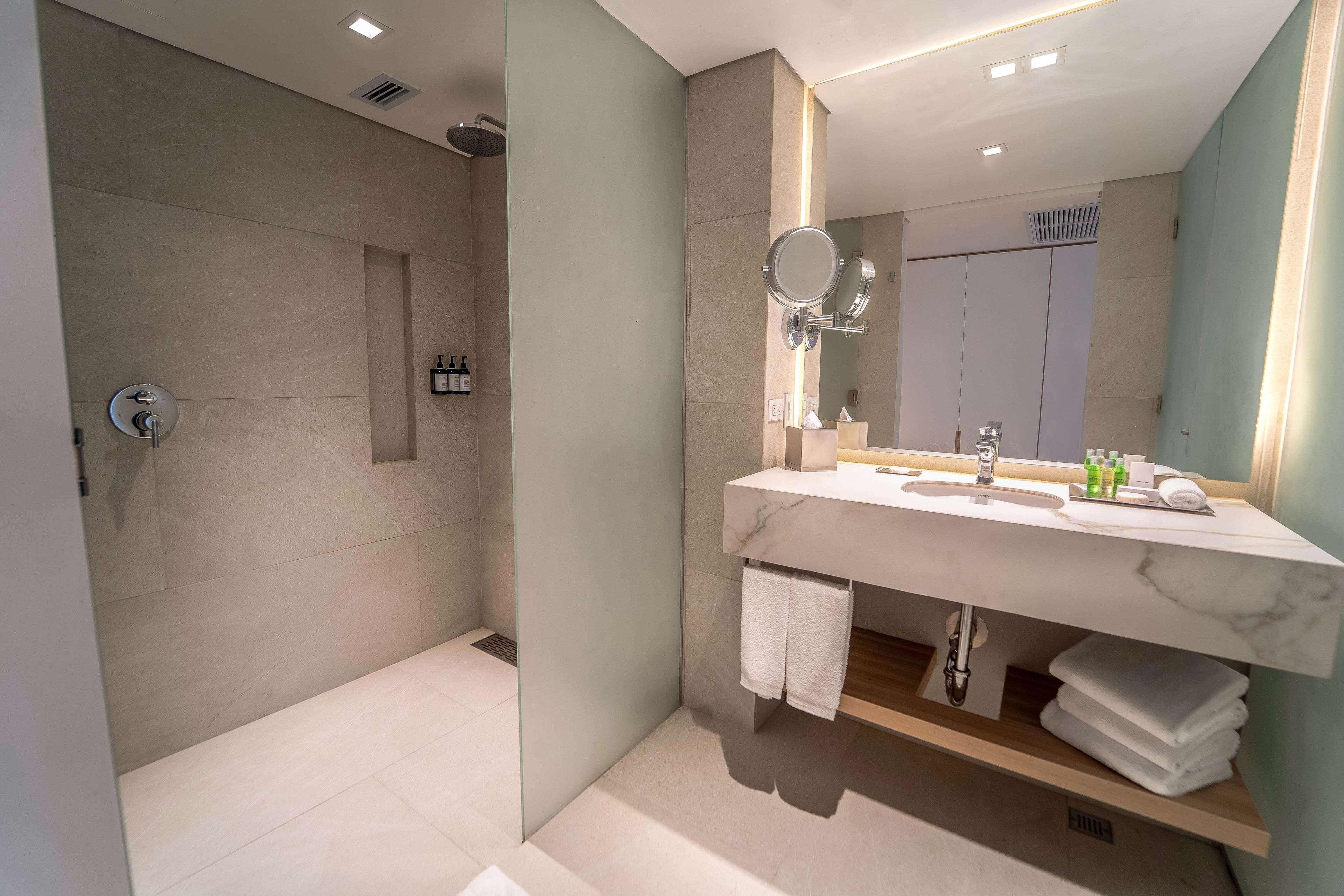 Double City View Queen Bed