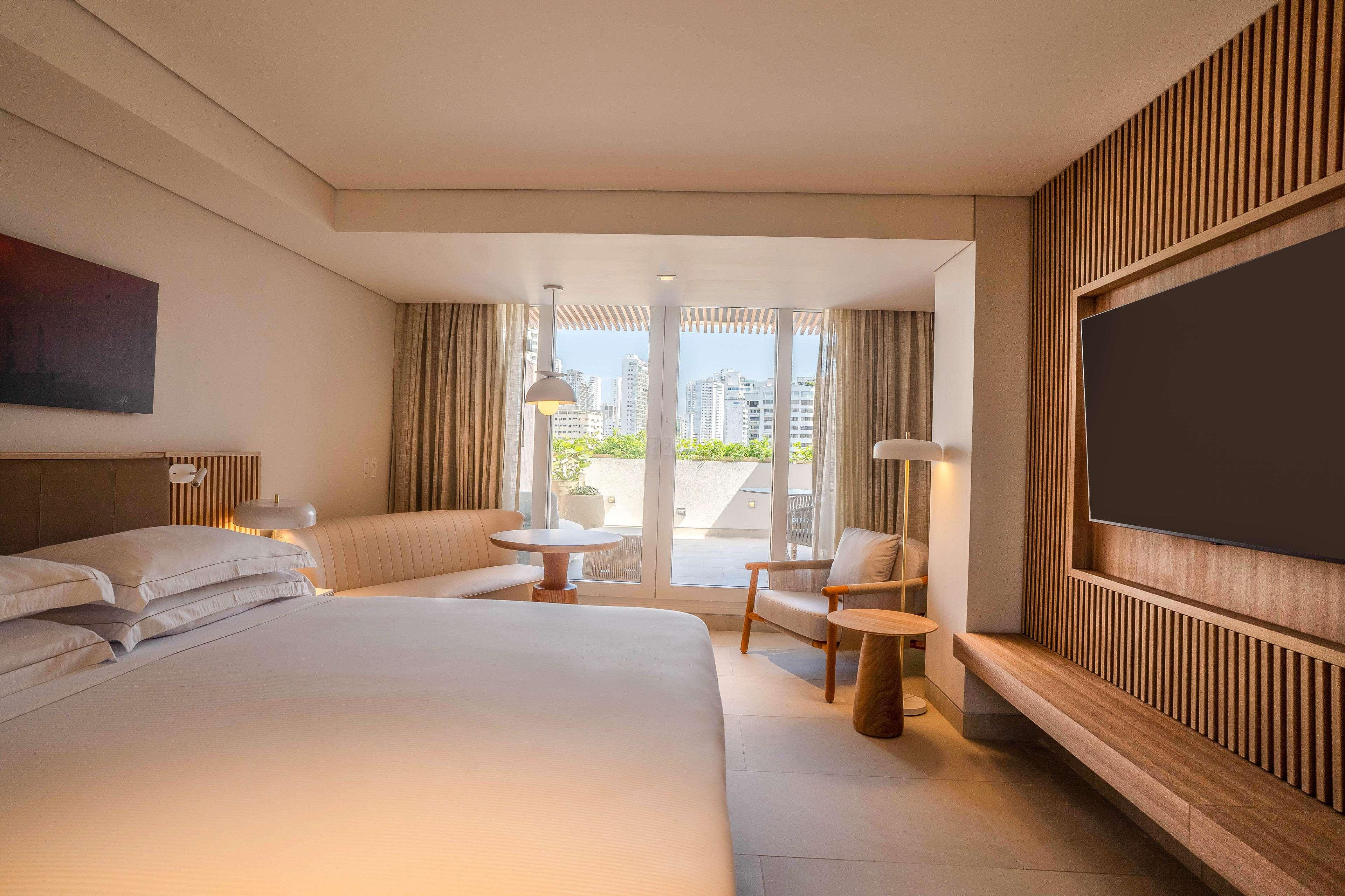 Double City View Queen Bed