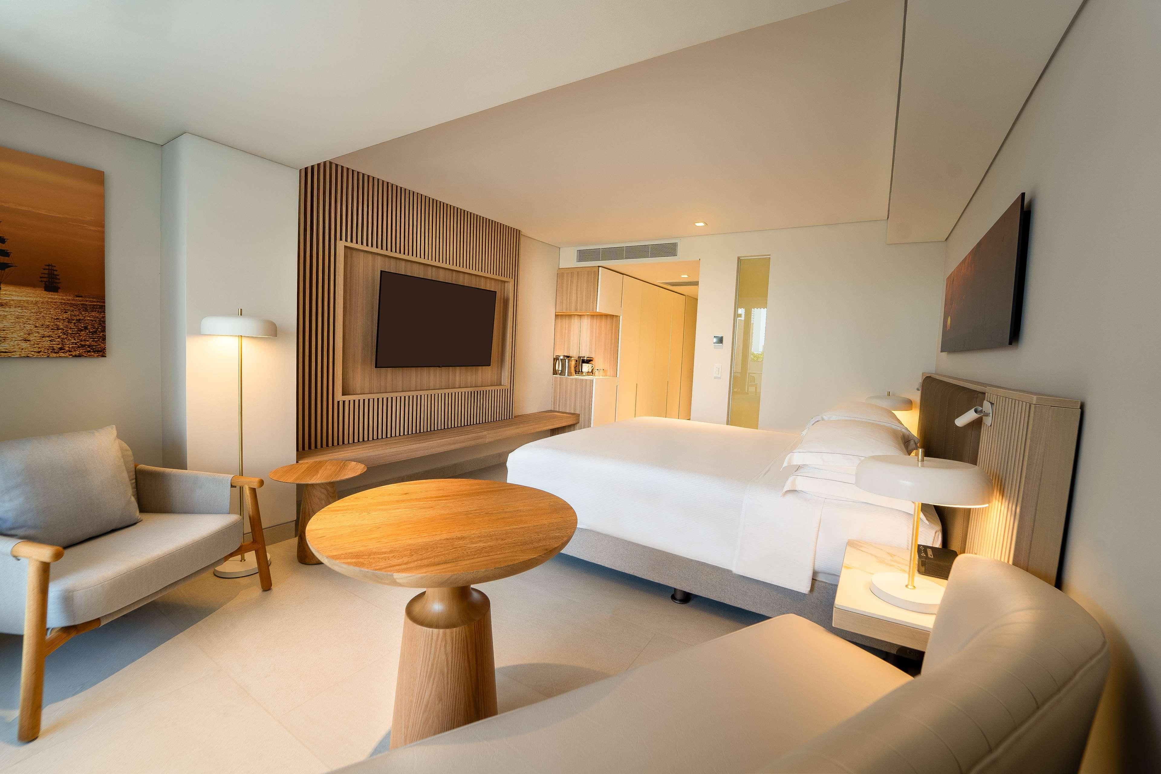 Double City View Queen Bed