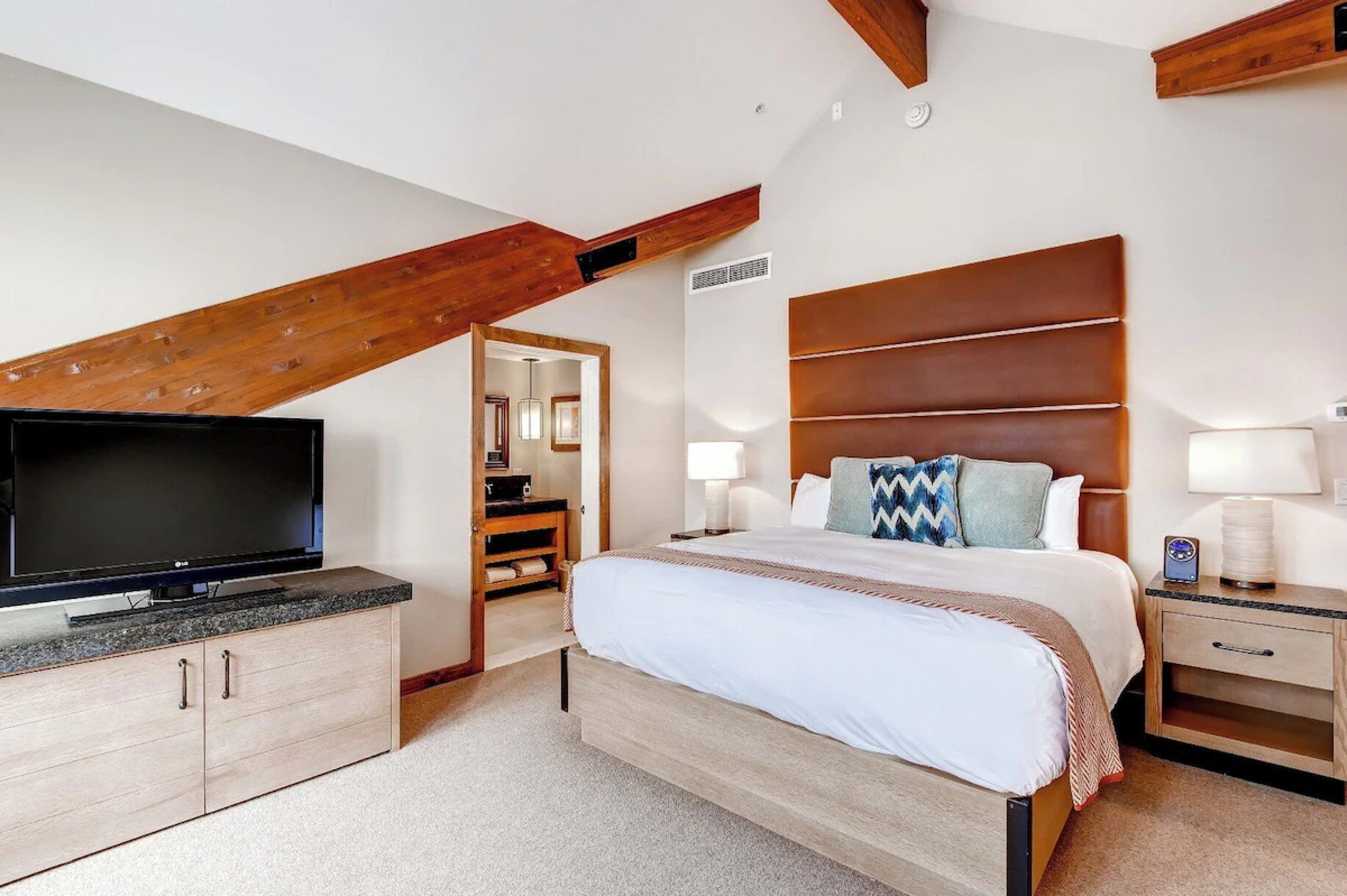 Double Deluxe King Bed