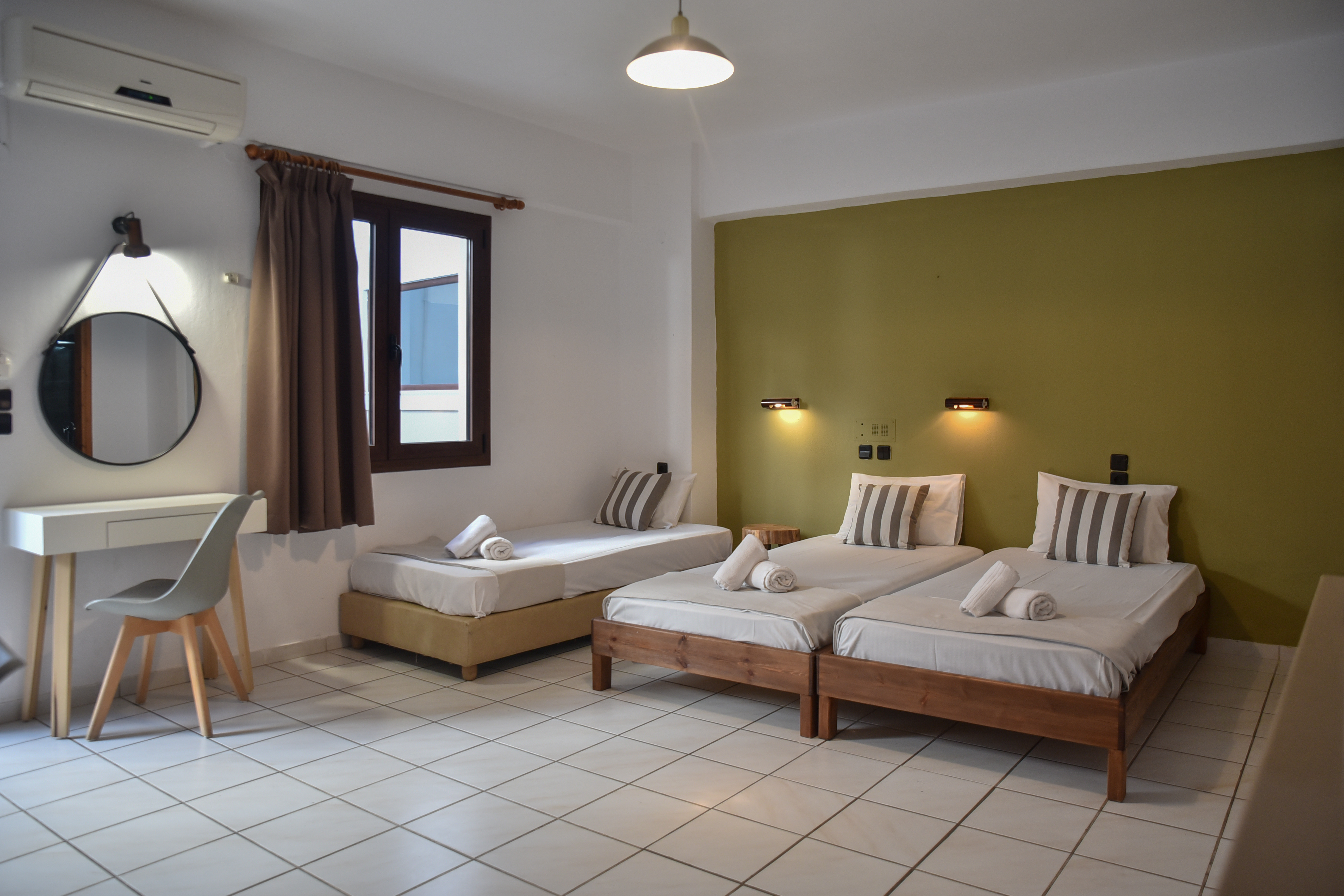 Studio Superior Capacity 4