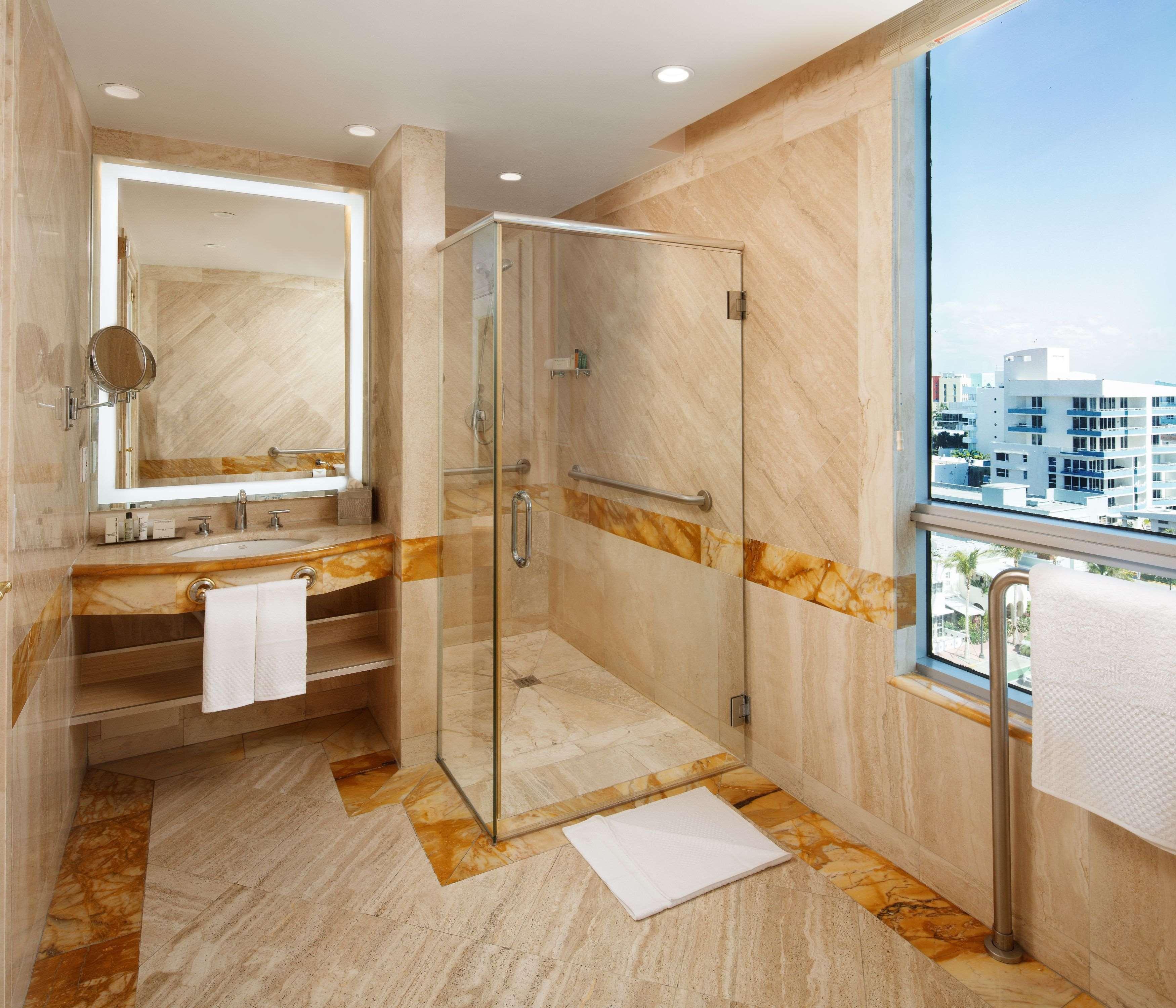 Studio City View King Bed