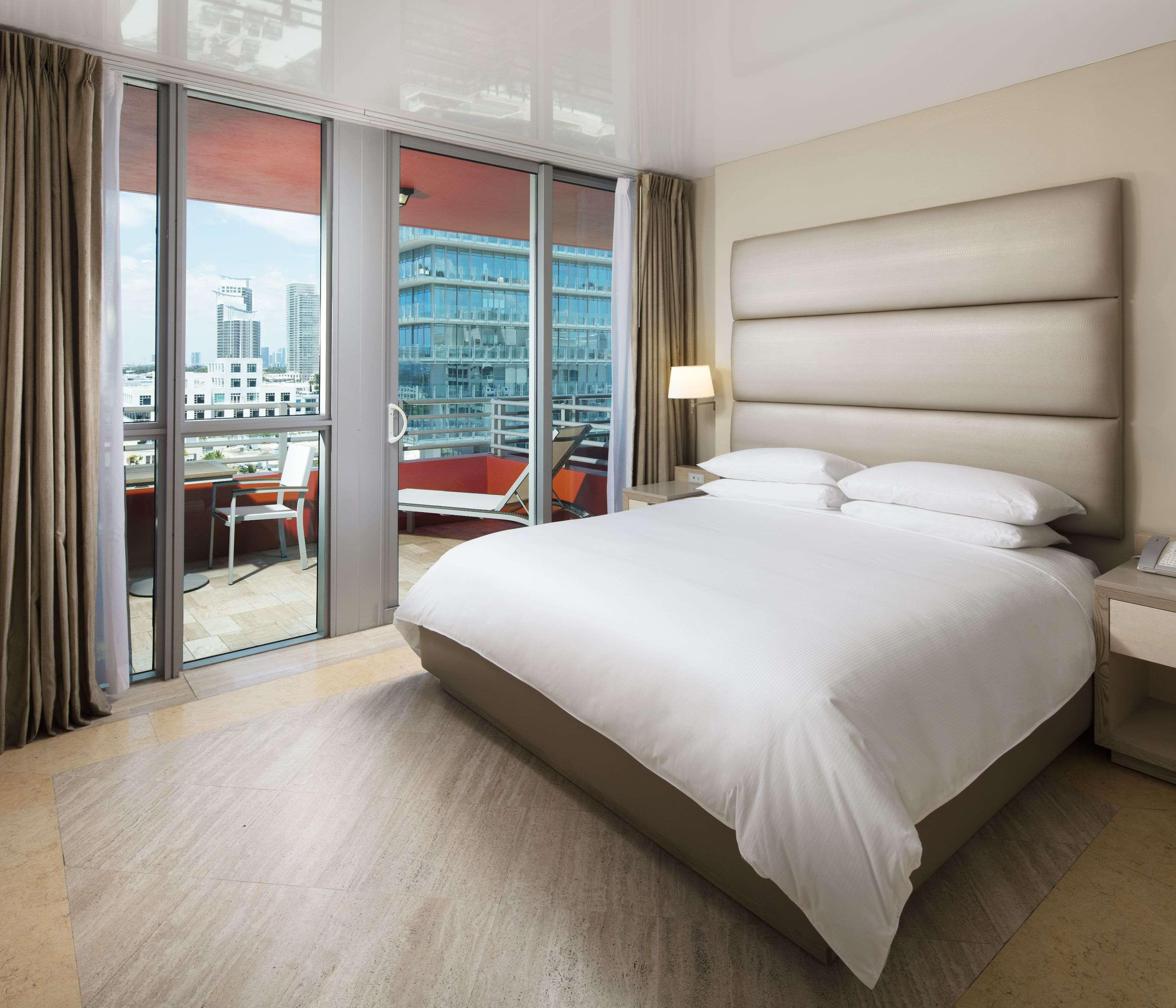 Studio City View King Bed