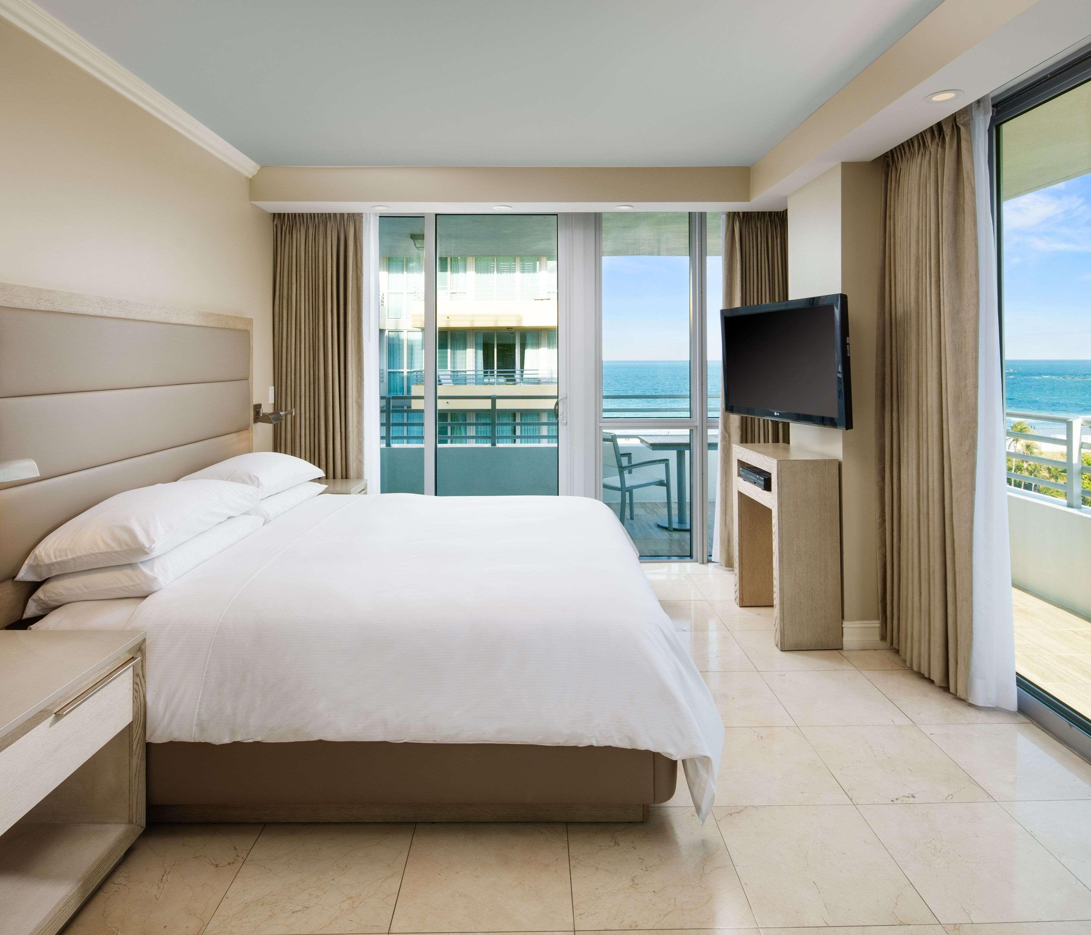 Suite Partial Ocean View King Bed