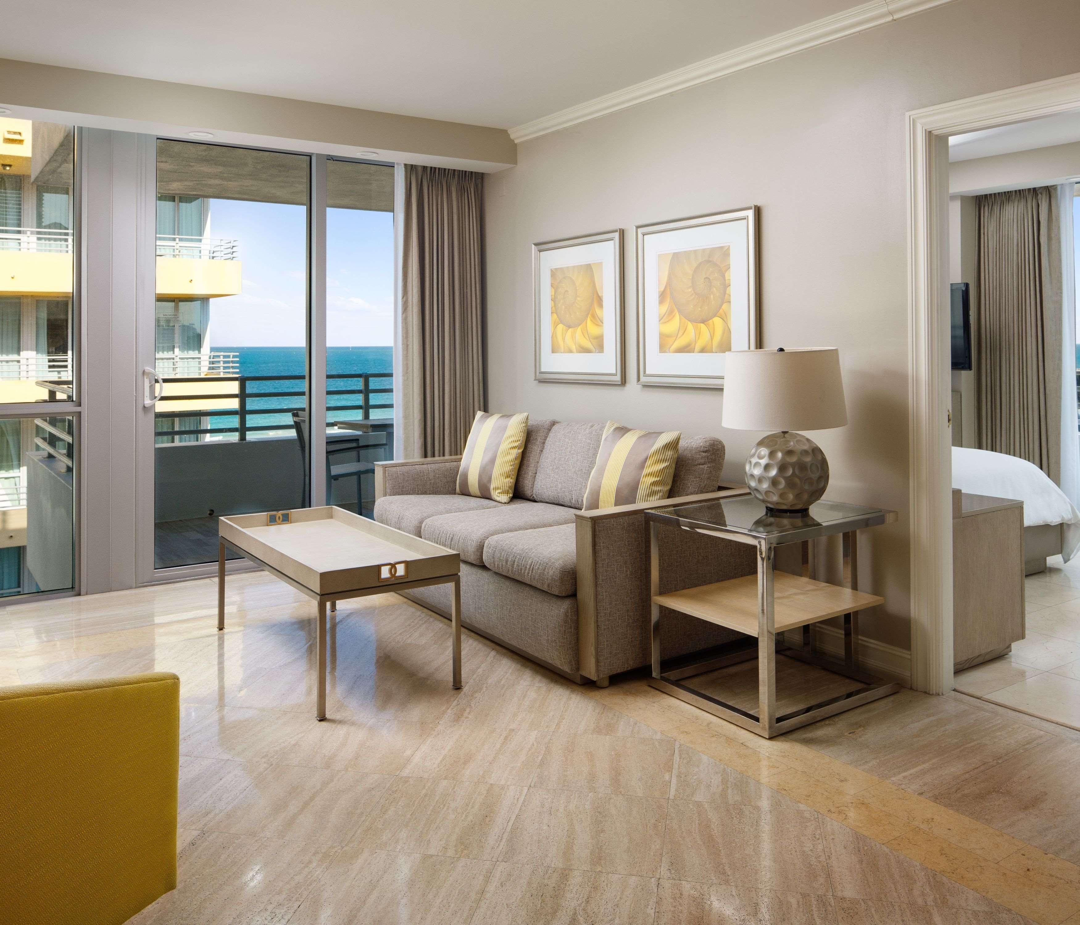 Suite Partial Ocean View King Bed