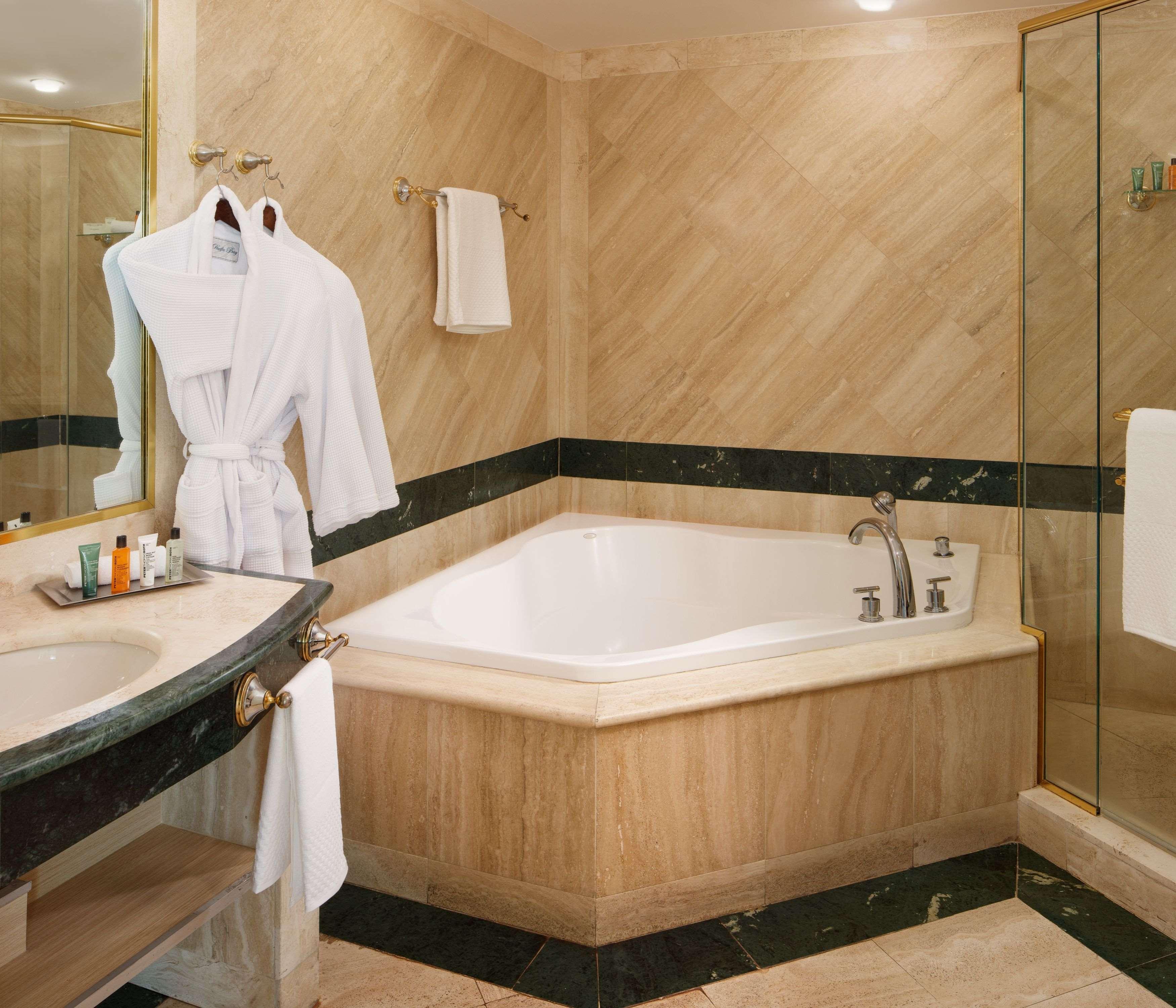 Studio Deluxe King Bed