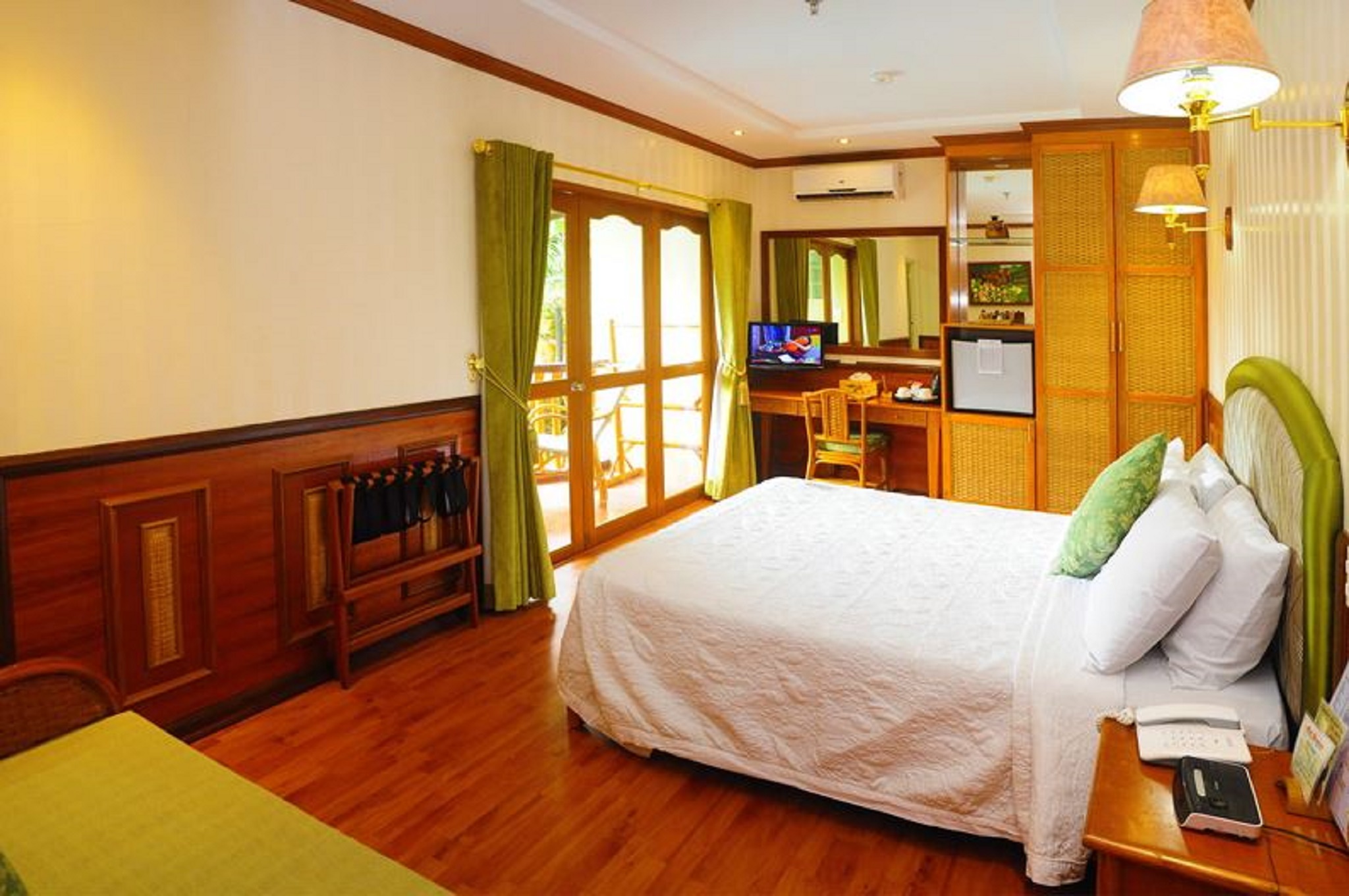 Double Deluxe Pool View