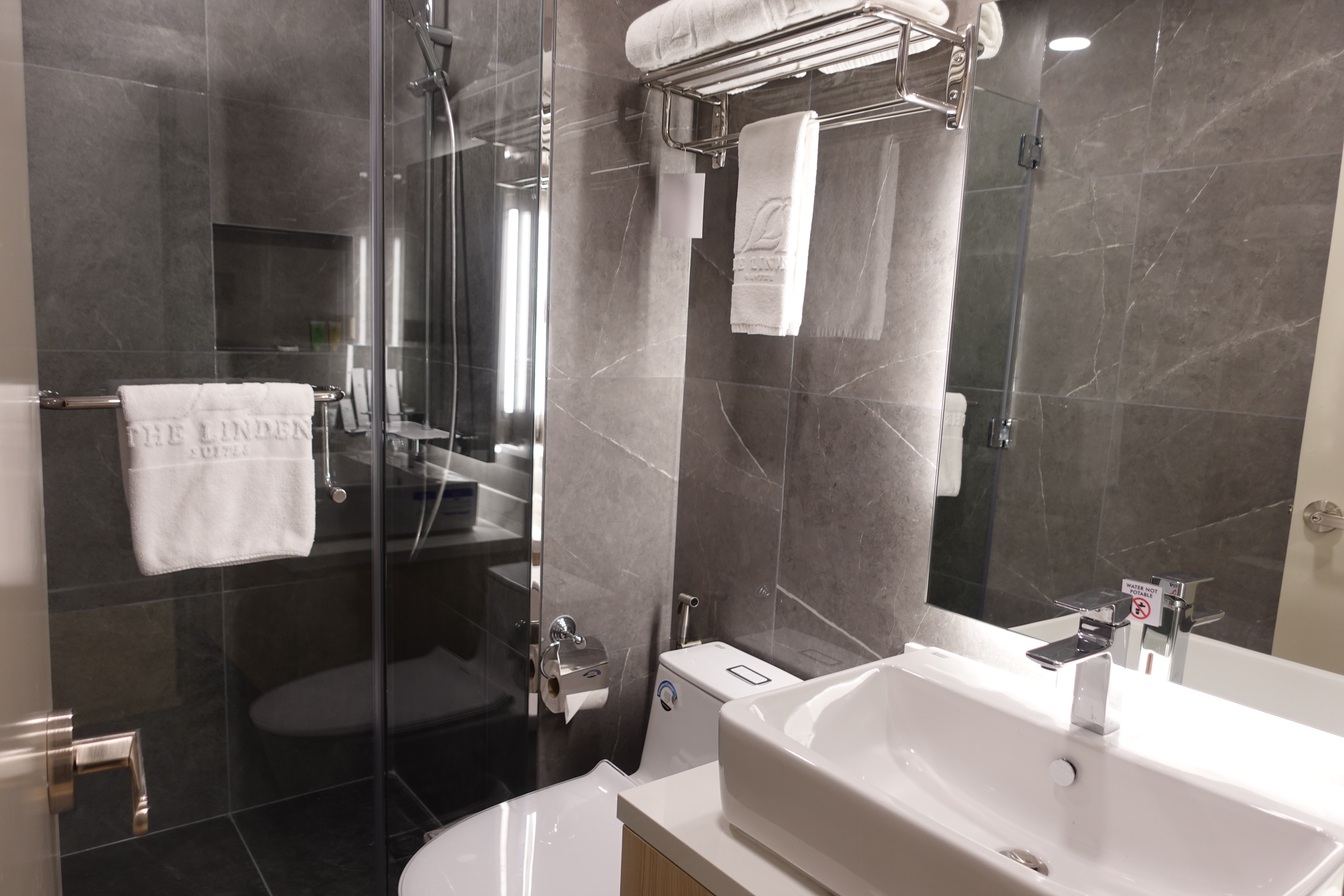 Suite Three Bedrooms Two Bathrooms