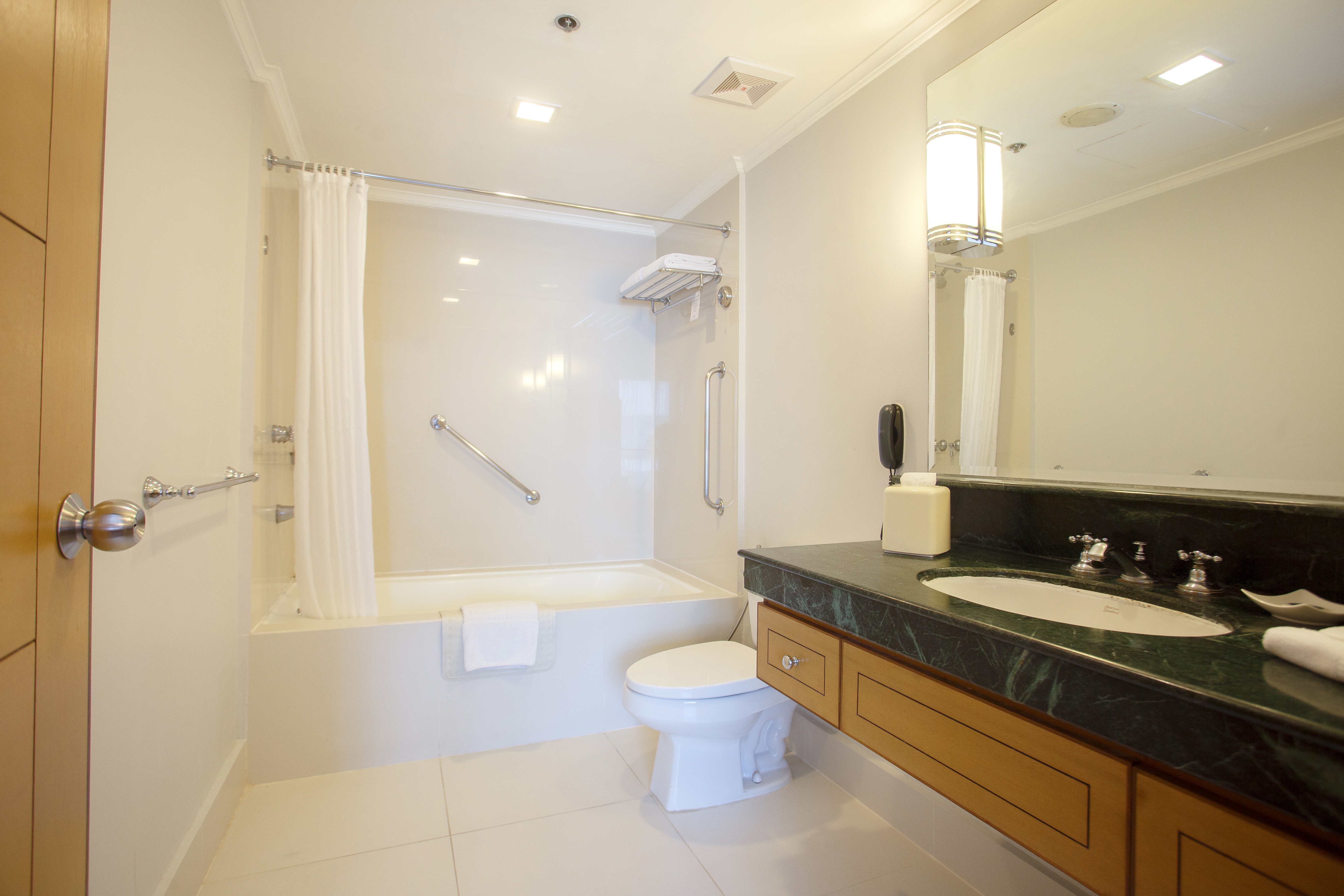 Double or Twin Deluxe with Kitchenette