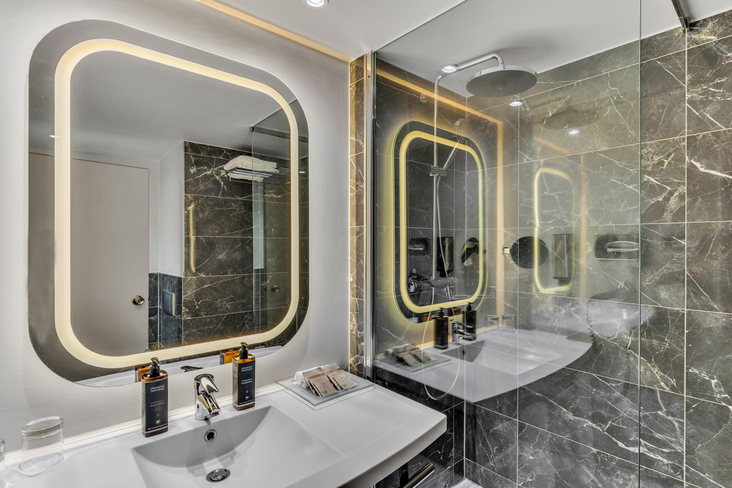 Family Room Capacity 4