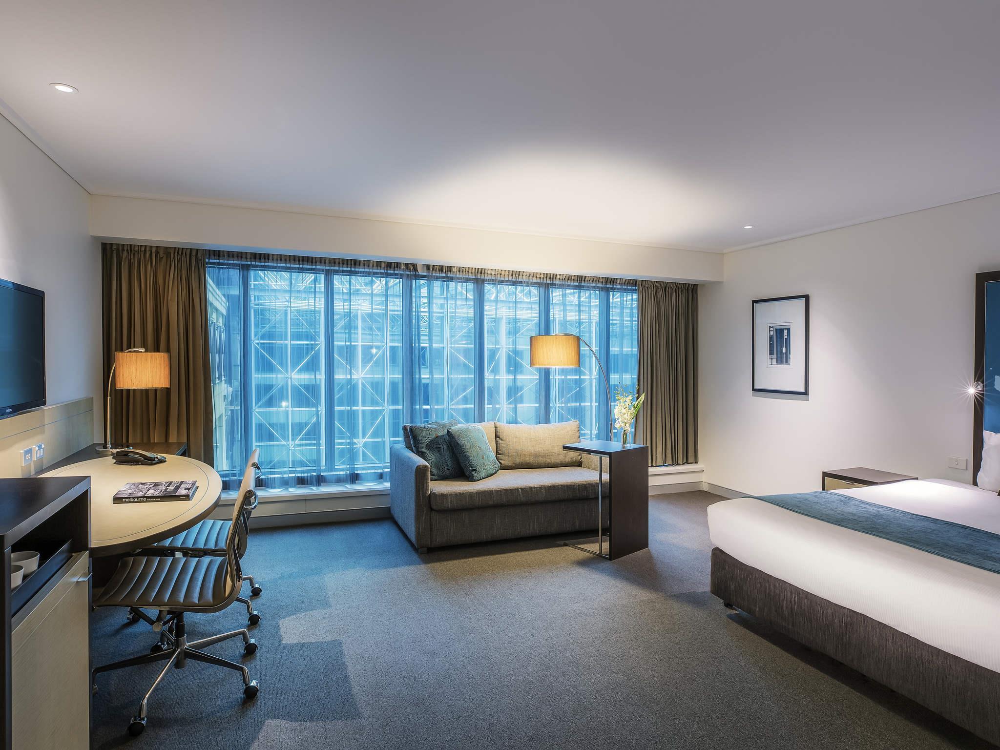 Suite King Size Bed