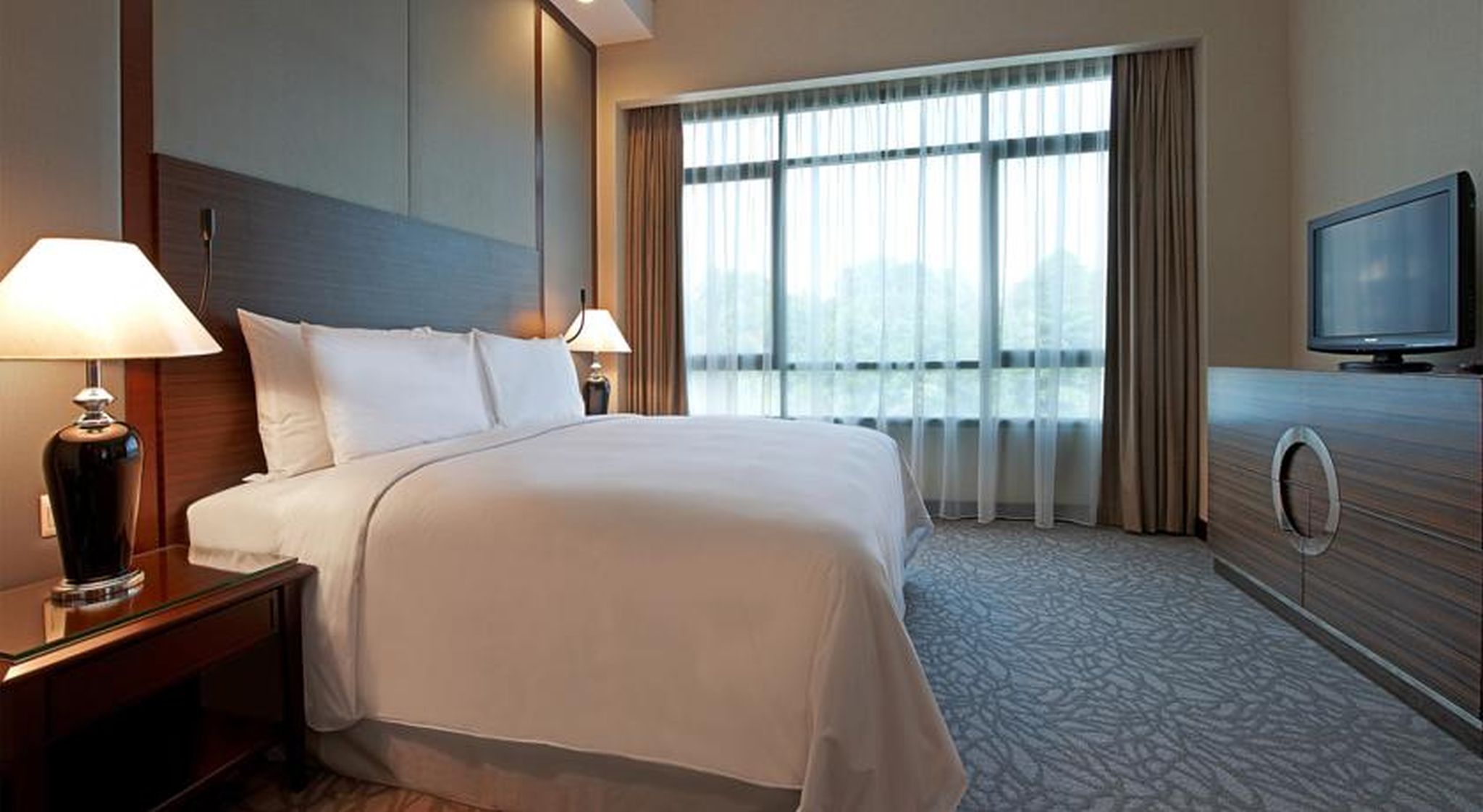 Twin Deluxe Executive