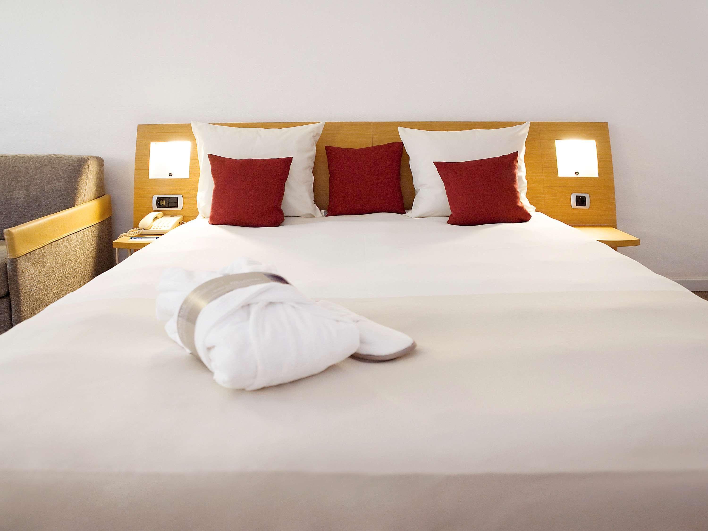 Double Executive Queen Bed