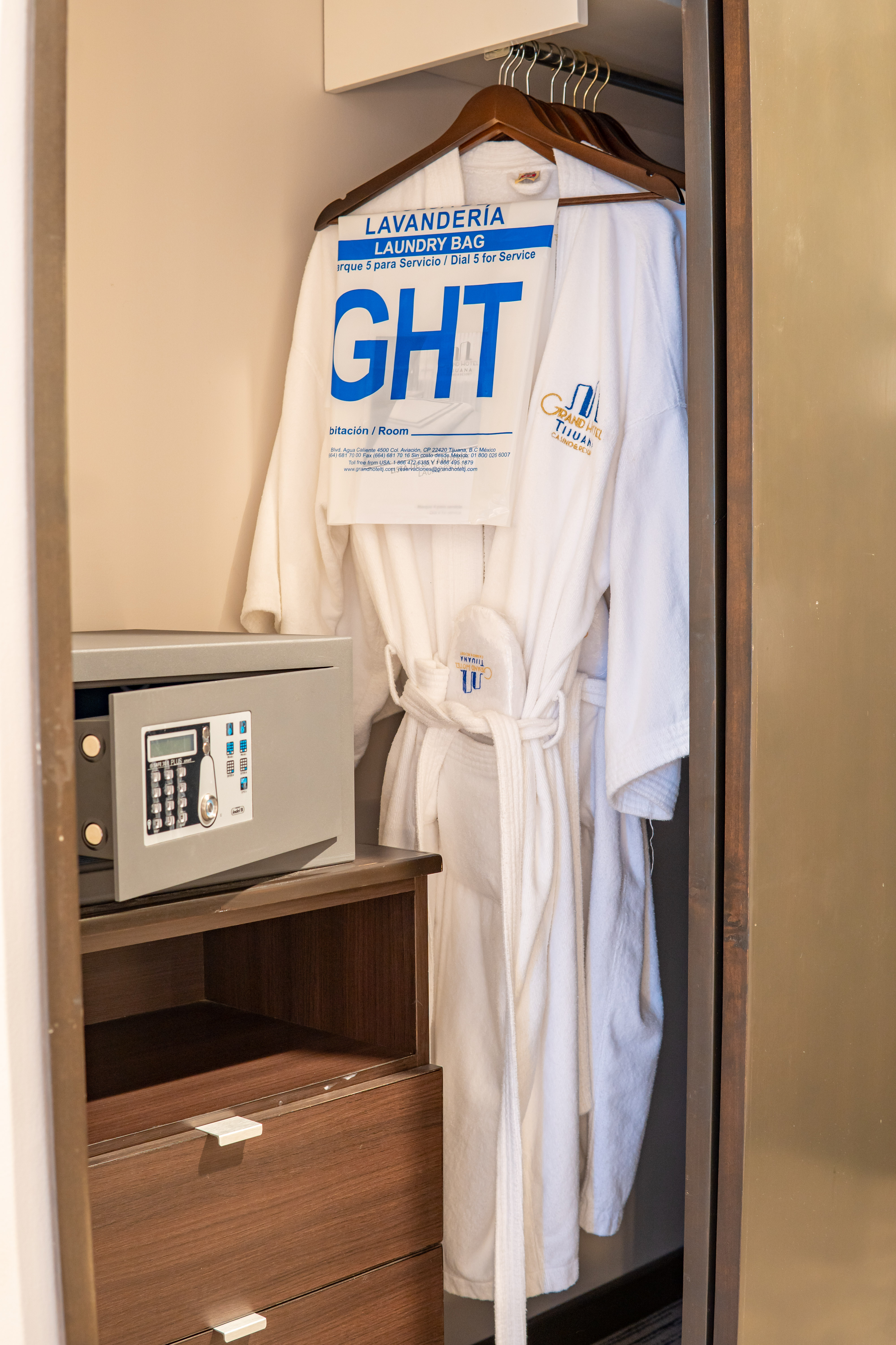 Double Club King Bed