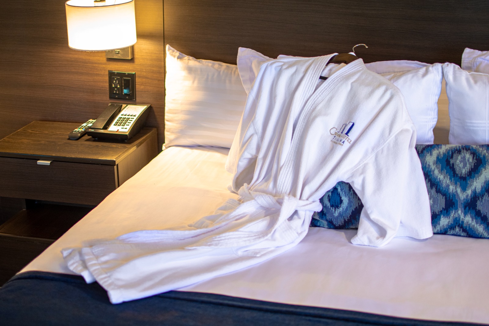 Double Executive Queen Bed