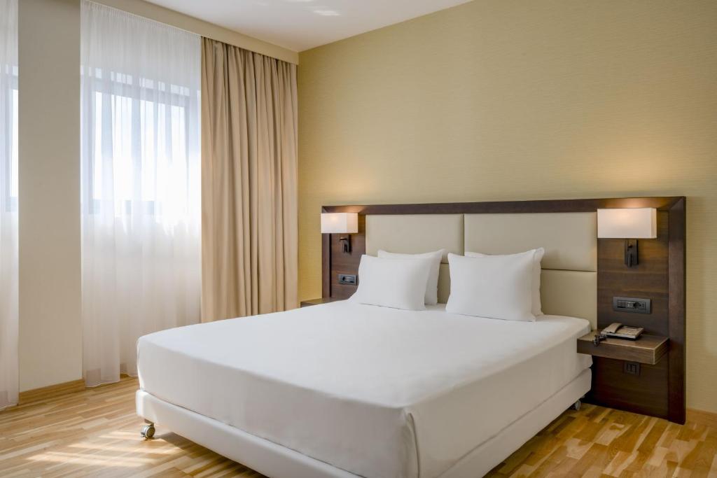 Double Single Deluxe King Bed