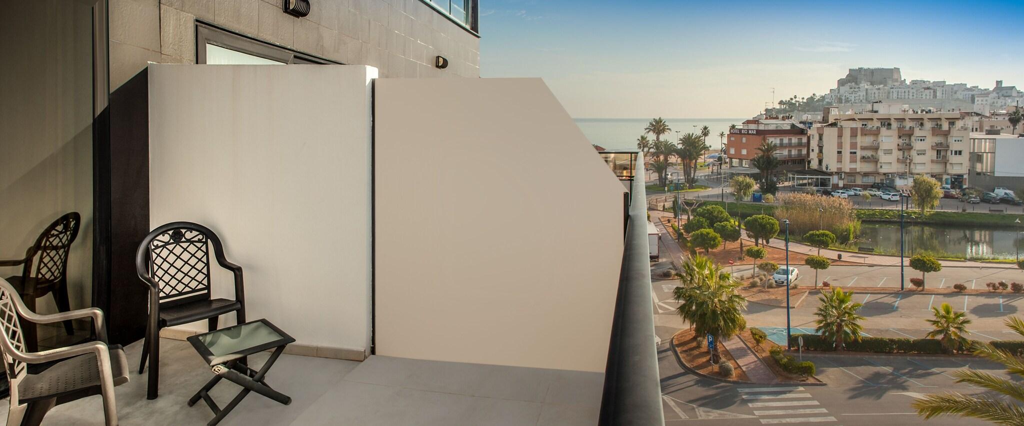 Junior Suite Queen Size Bed