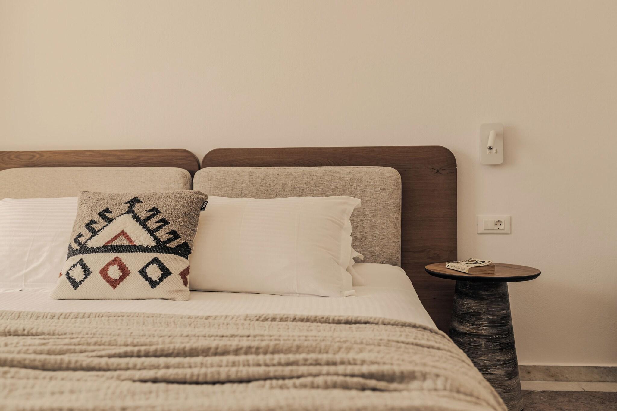 Double Deluxe Queen Bed