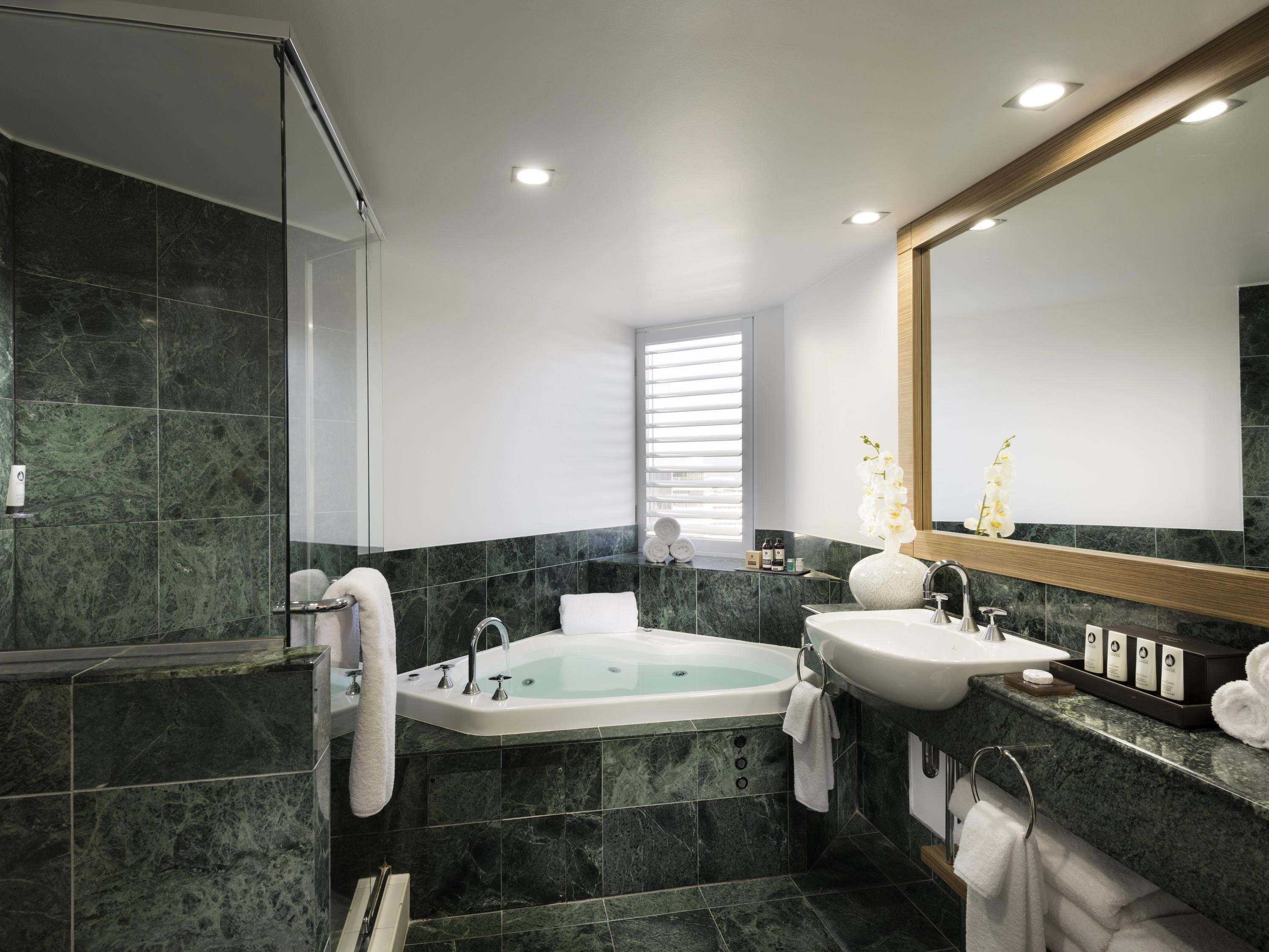 Suite Ocean View King Bed