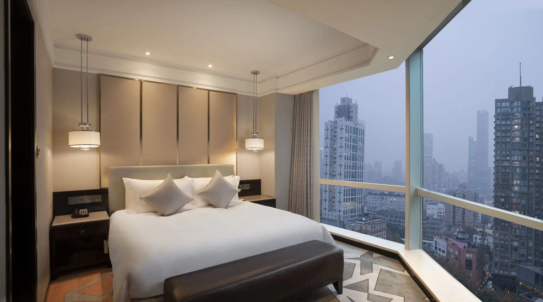 Suite Classic City View