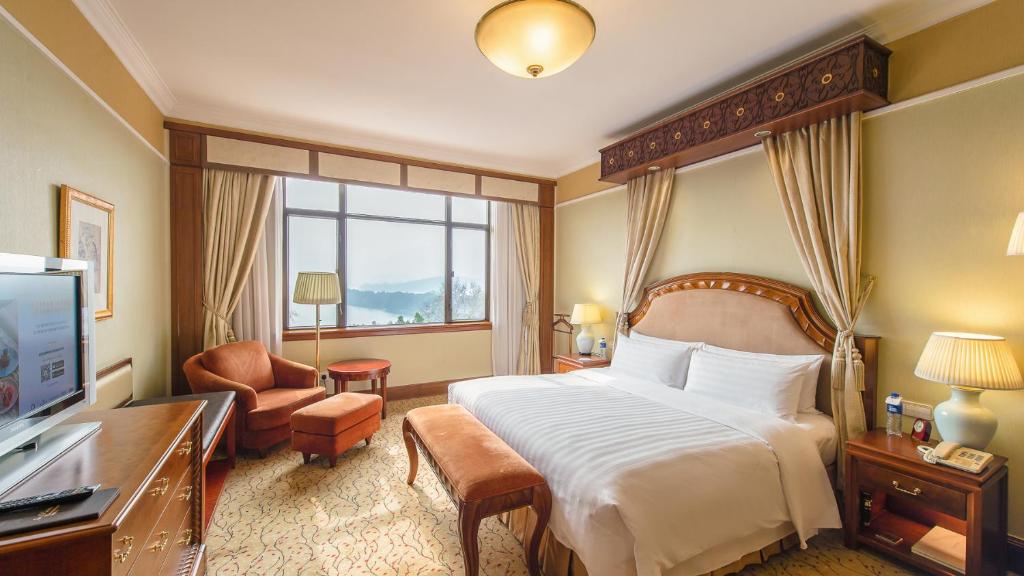 Double Garden View King Bed