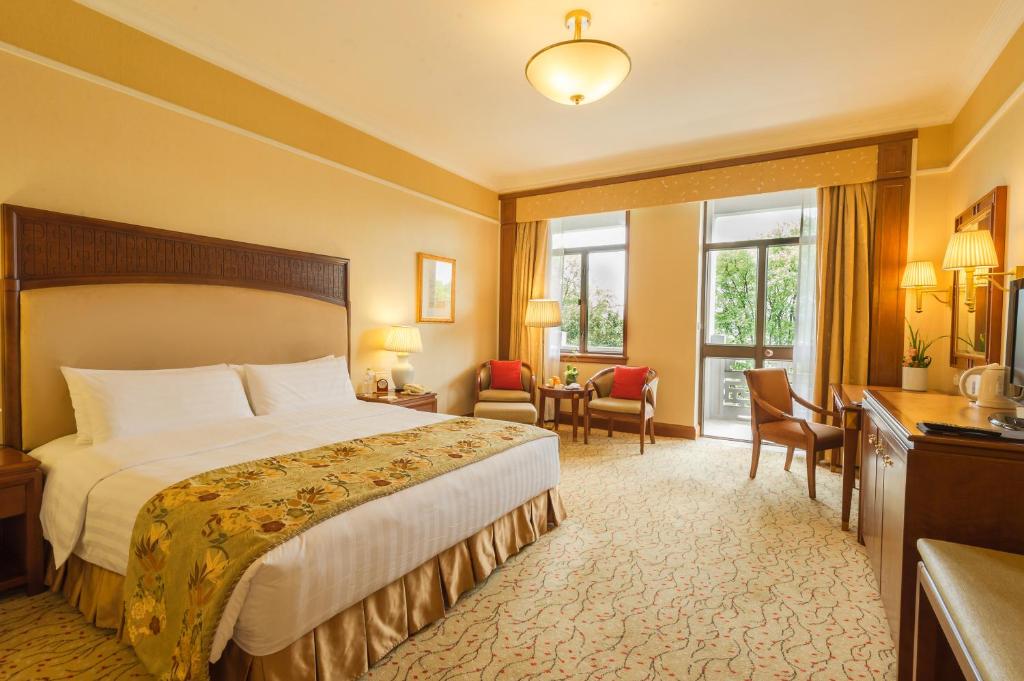 Double King Size Bed