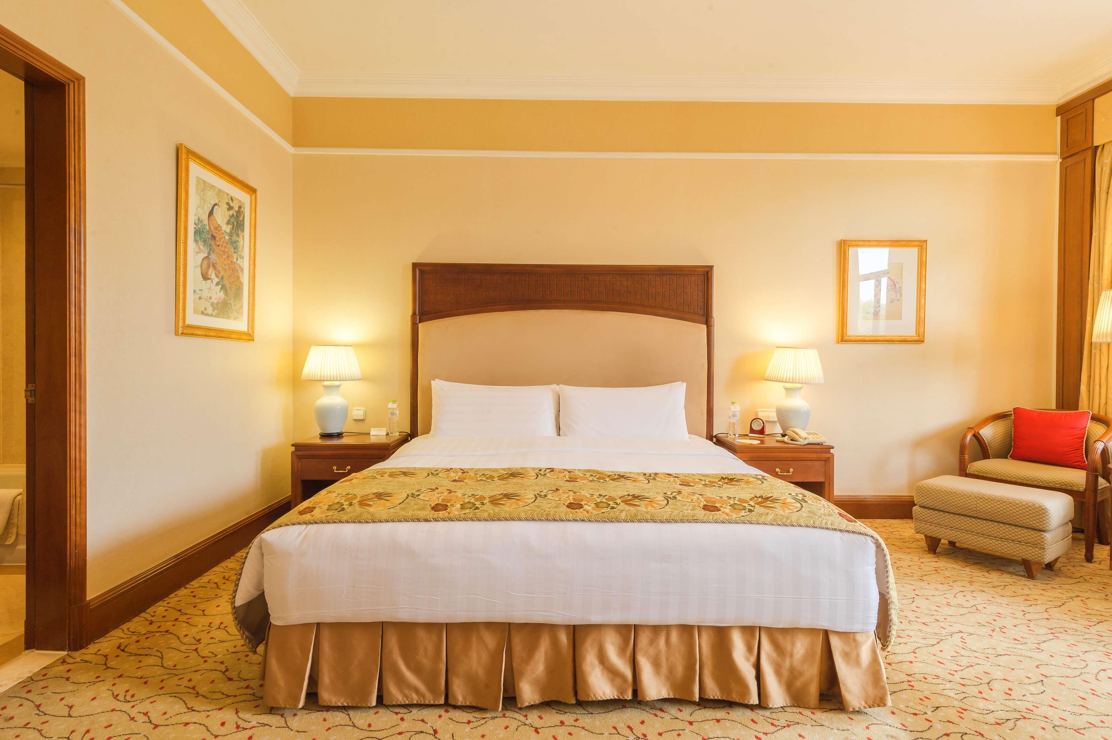 Double Garden View King Bed