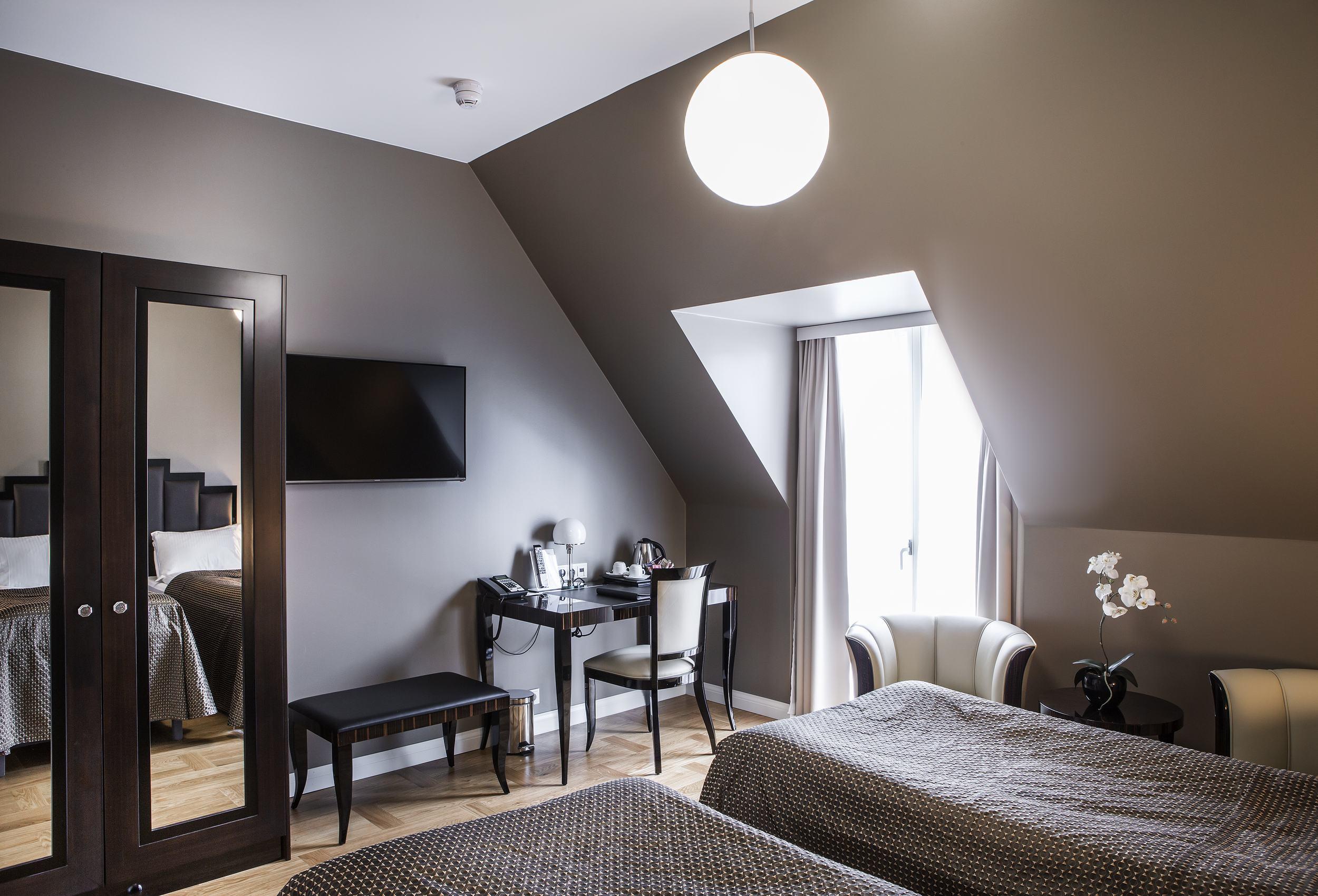 Double or Twin Standard