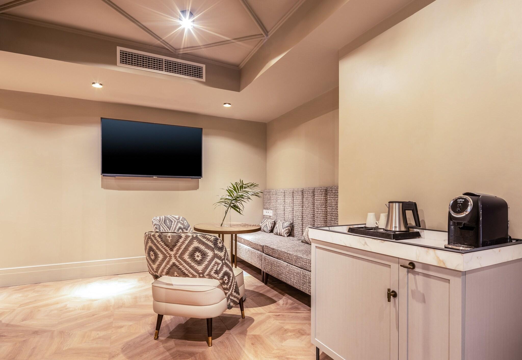 Junior Suite King Size Bed