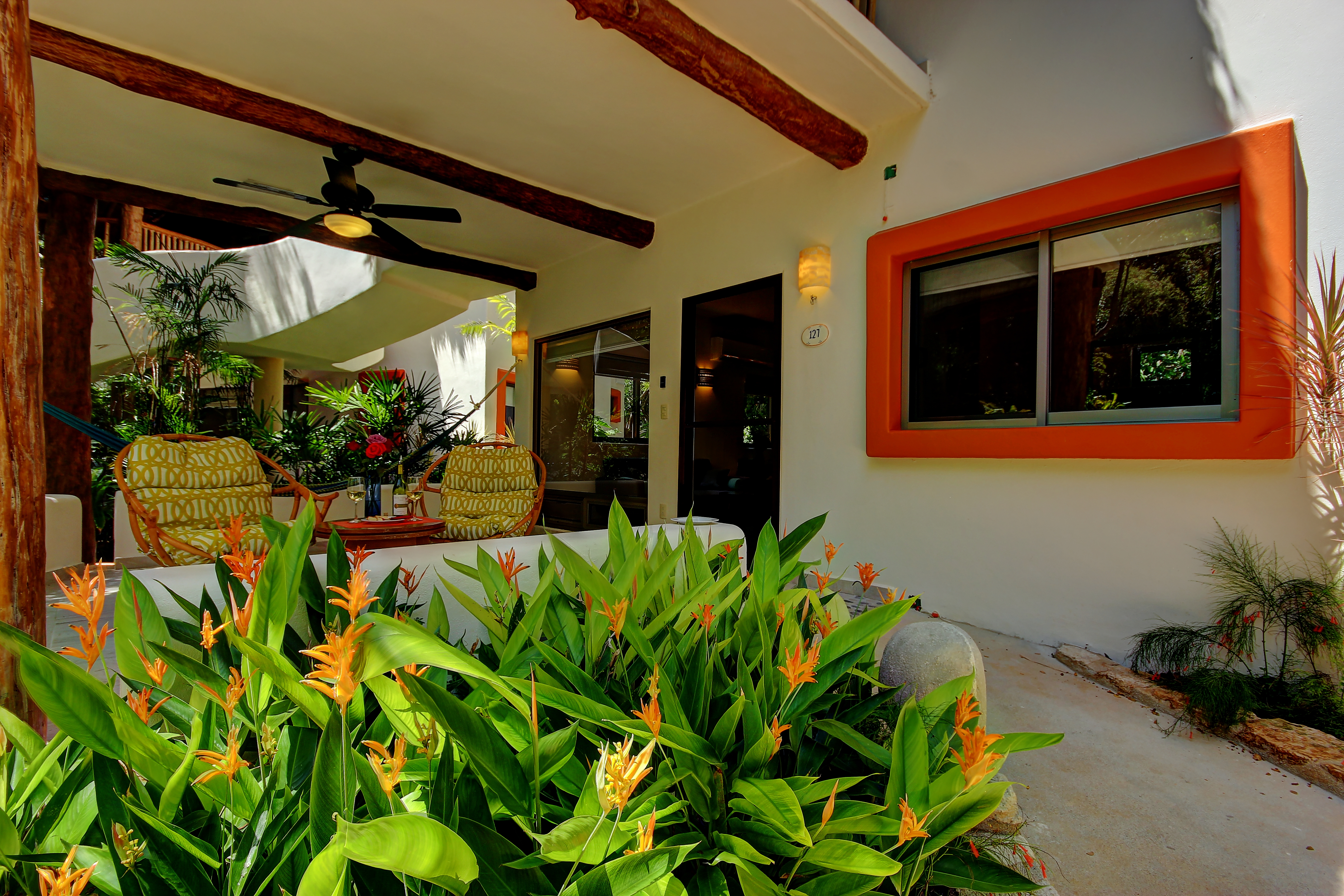 Bungalow King Size Bed