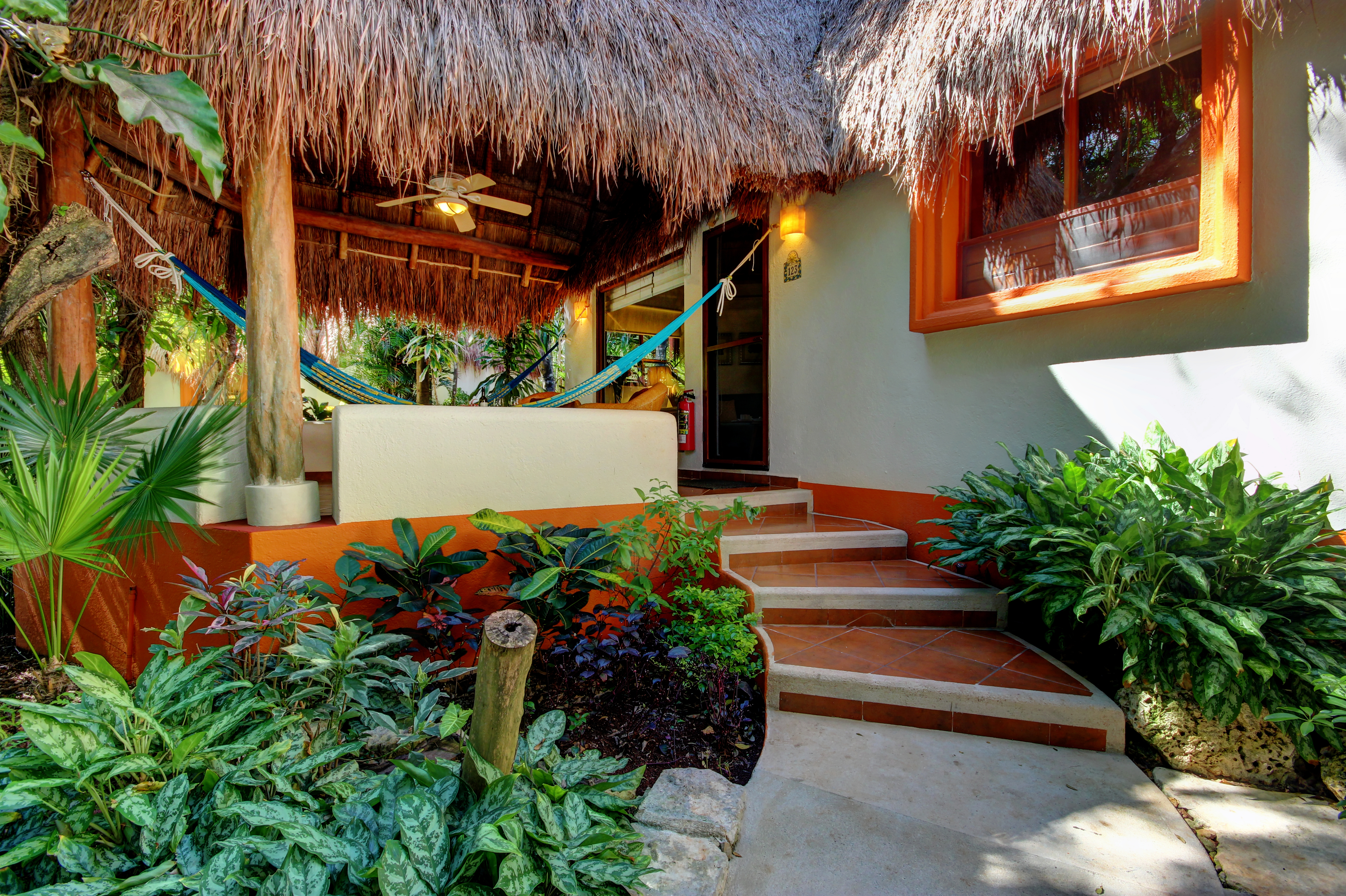 Bungalow King Size Bed