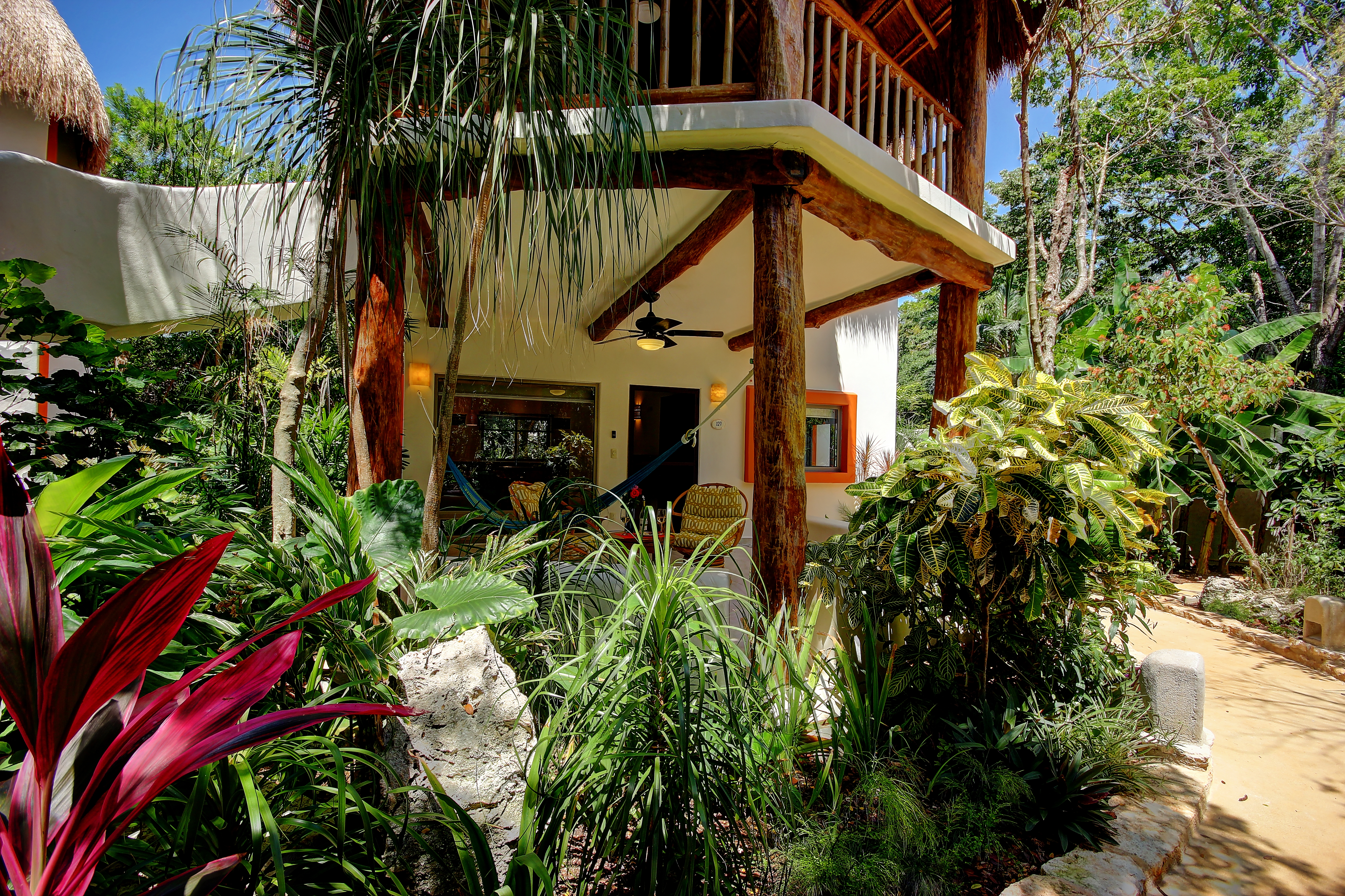 Bungalow King Size Bed