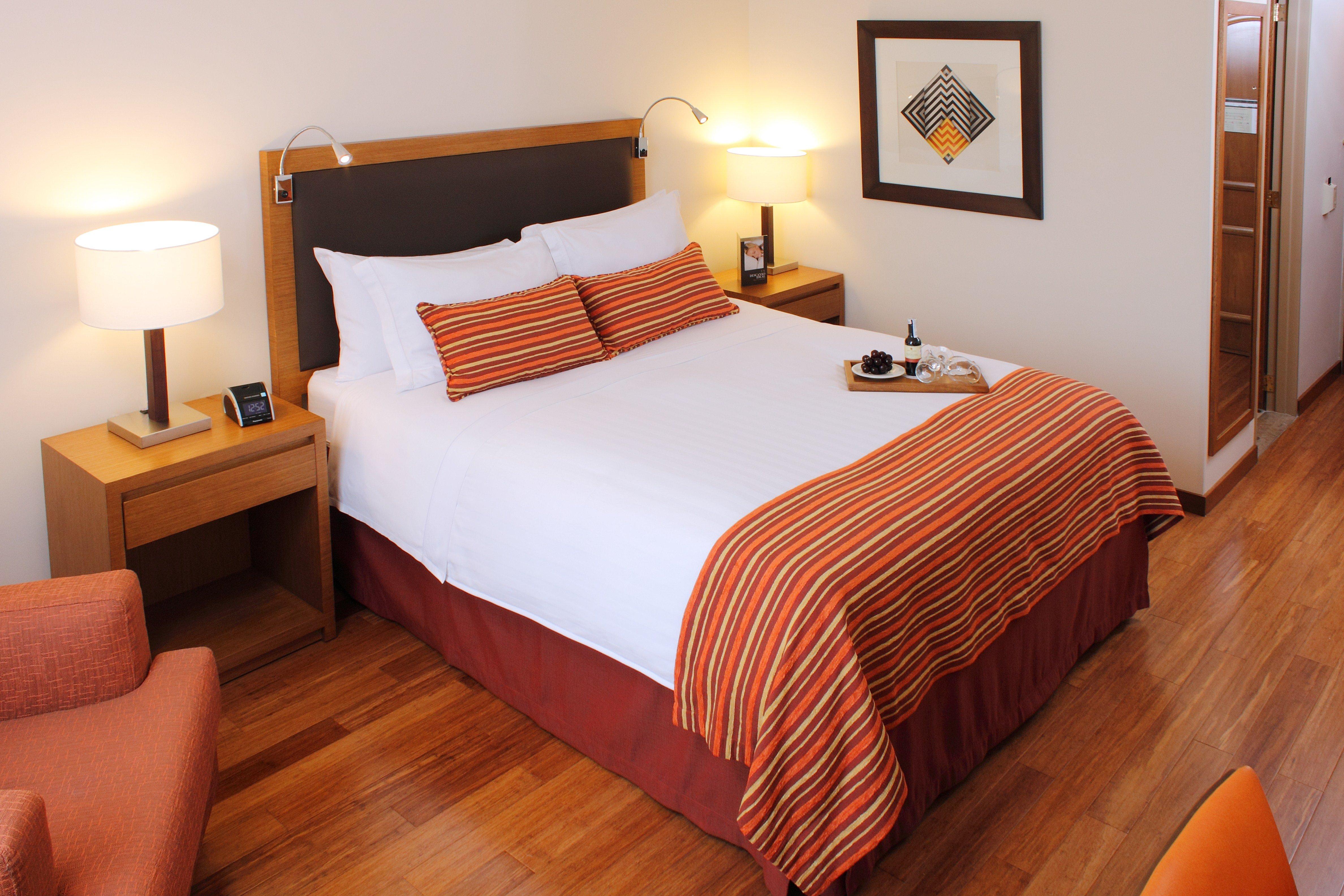 Suite Business Queen Bed