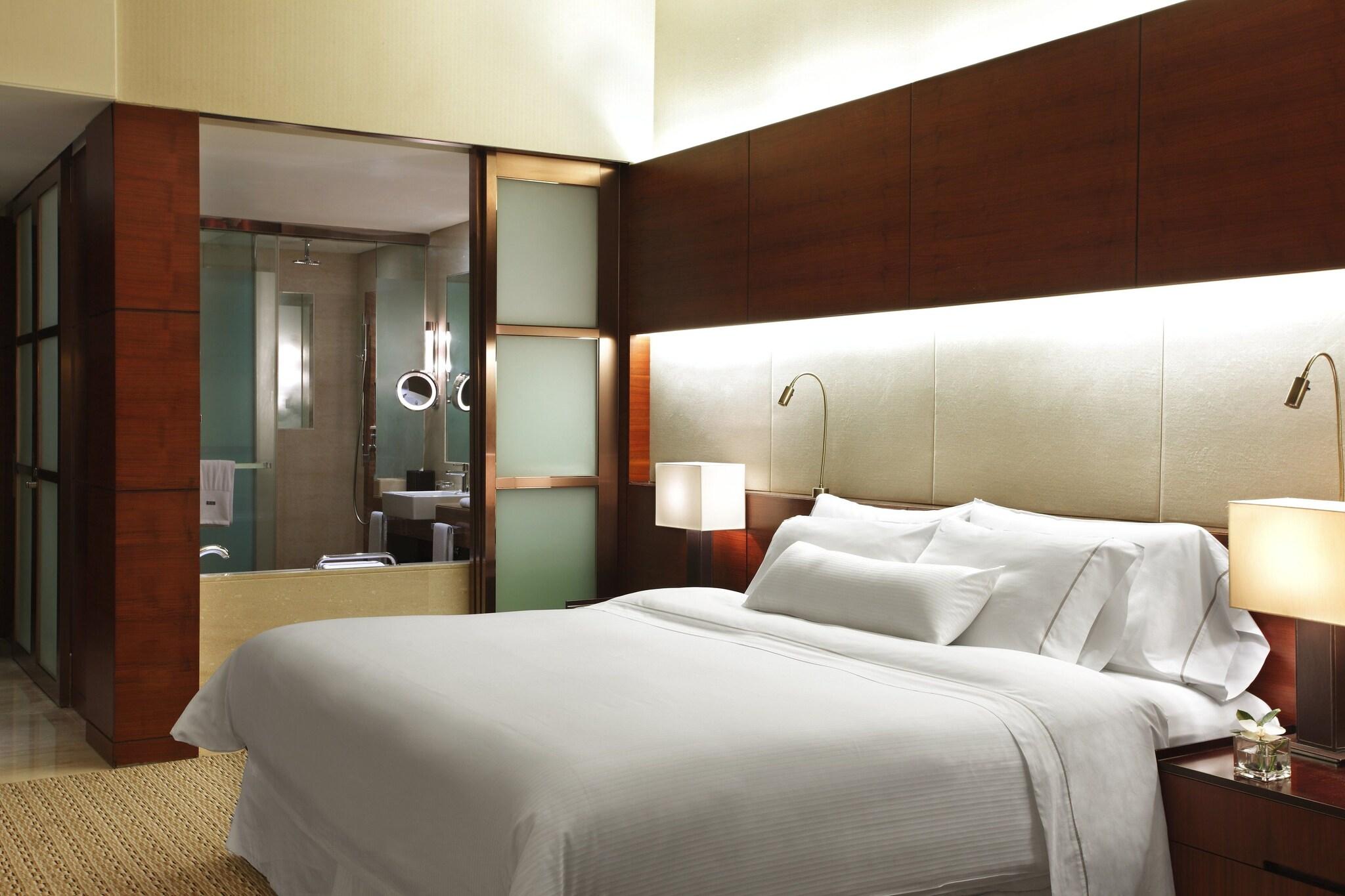 Double Club King Bed