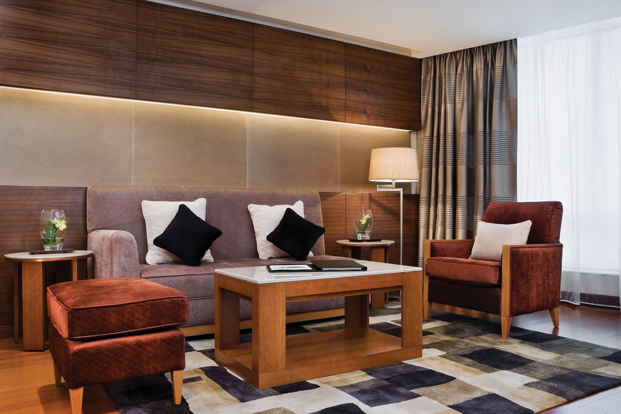 Suite Club City View