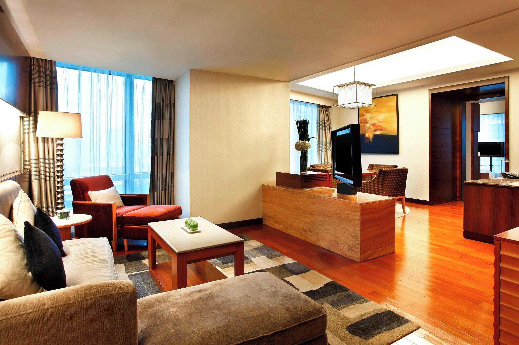 Suite Club City View