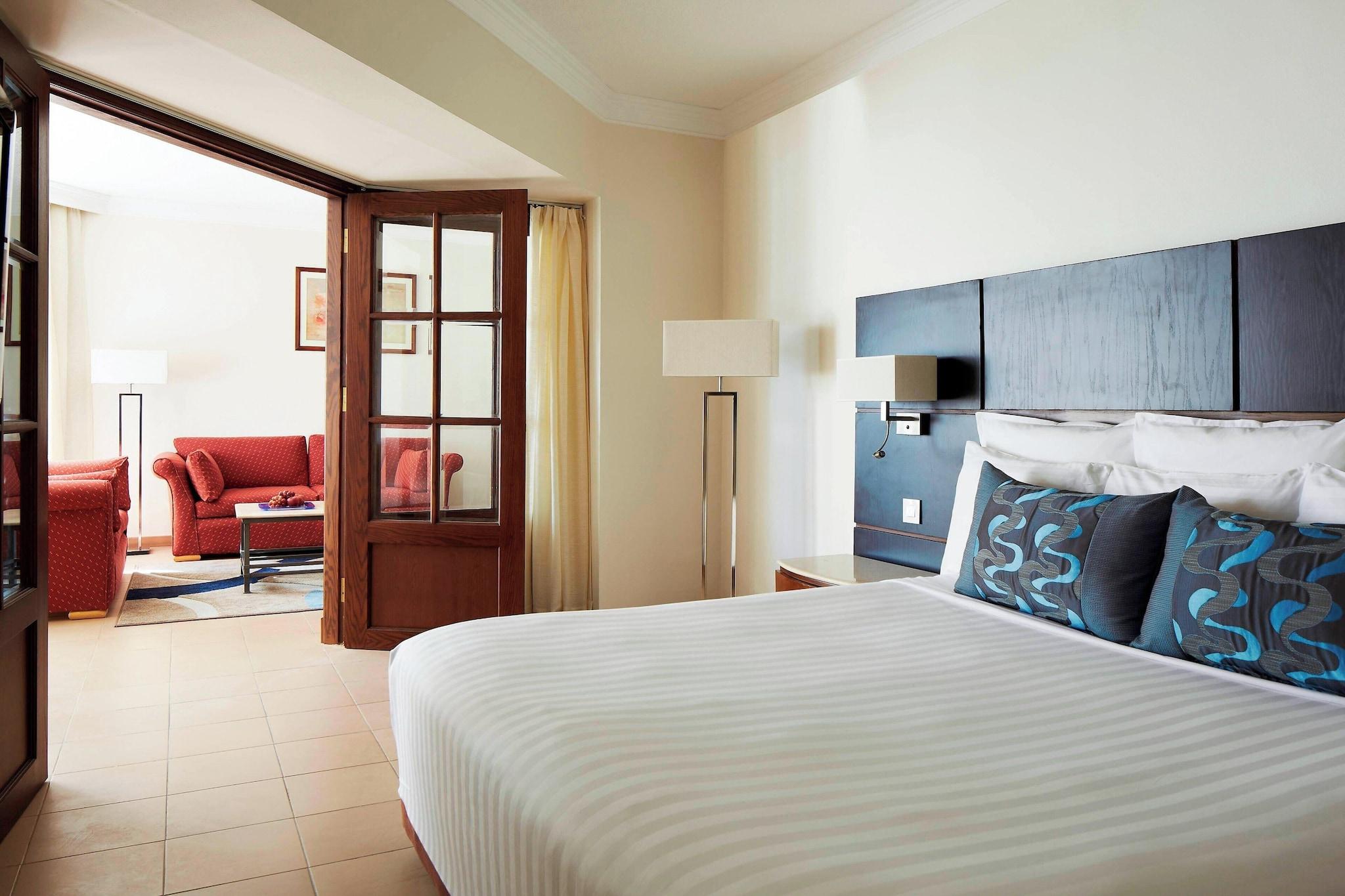 Junior Suite Sea View King Bed