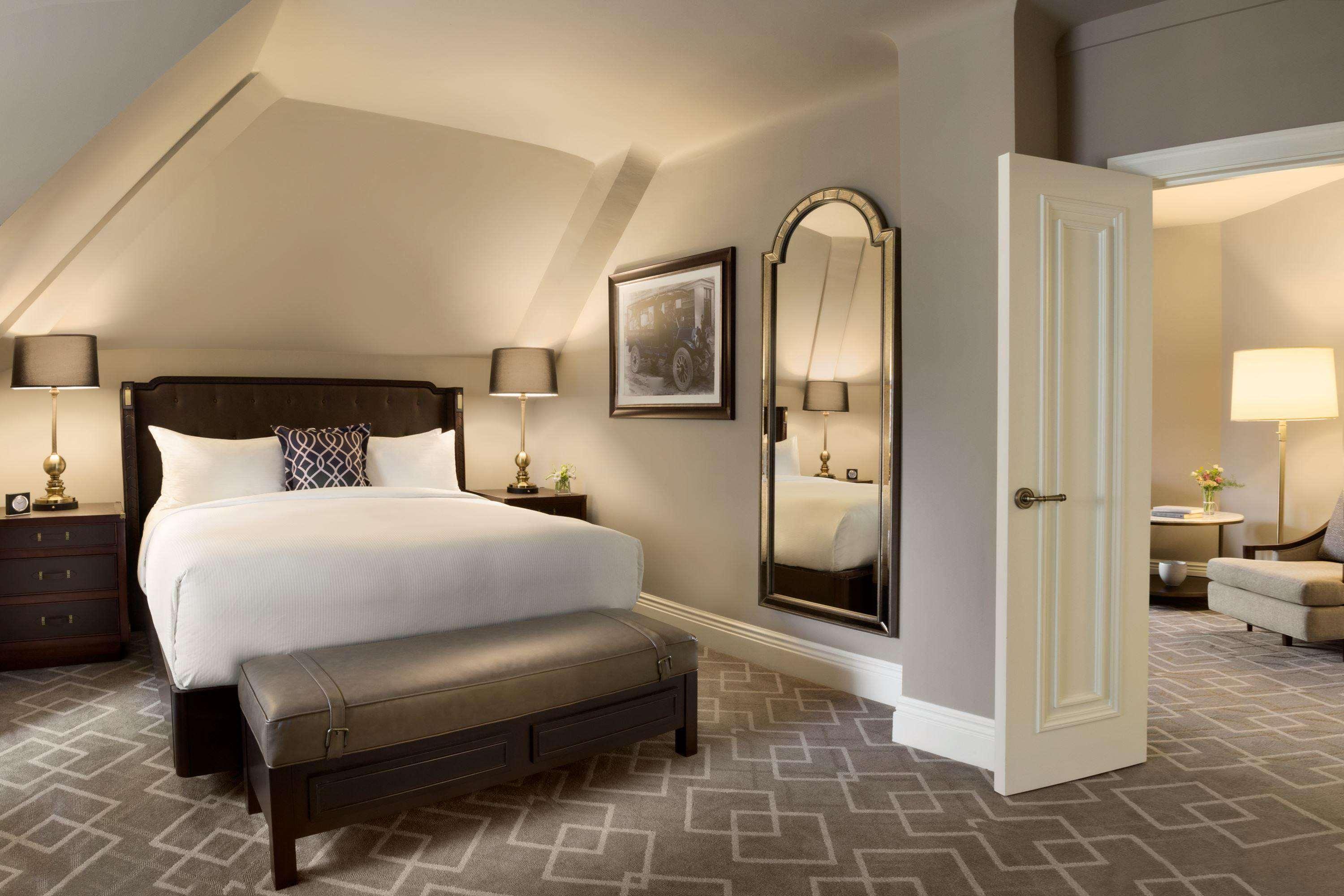 Suite Deluxe King Bed