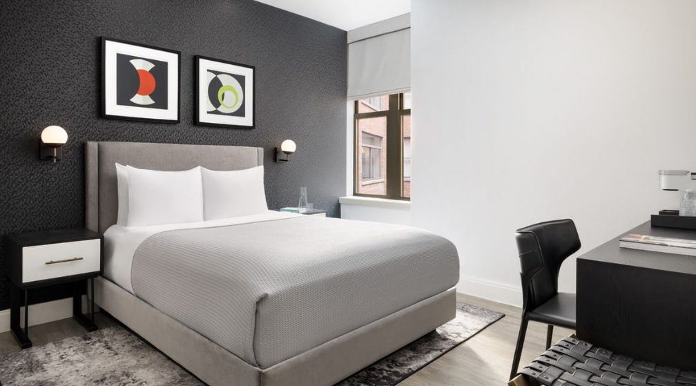 Room Queen Size Bed