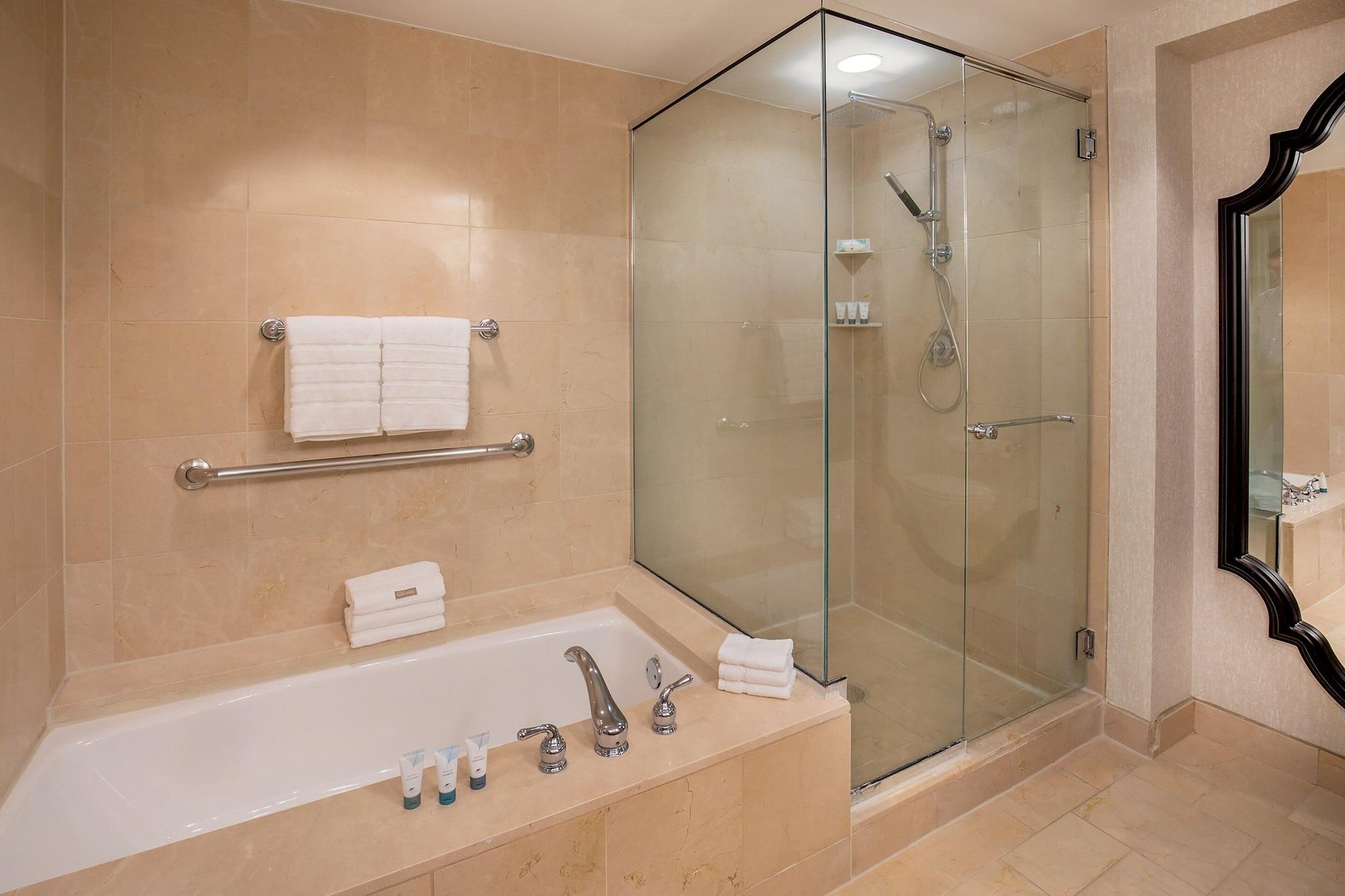 Studio City View King Bed