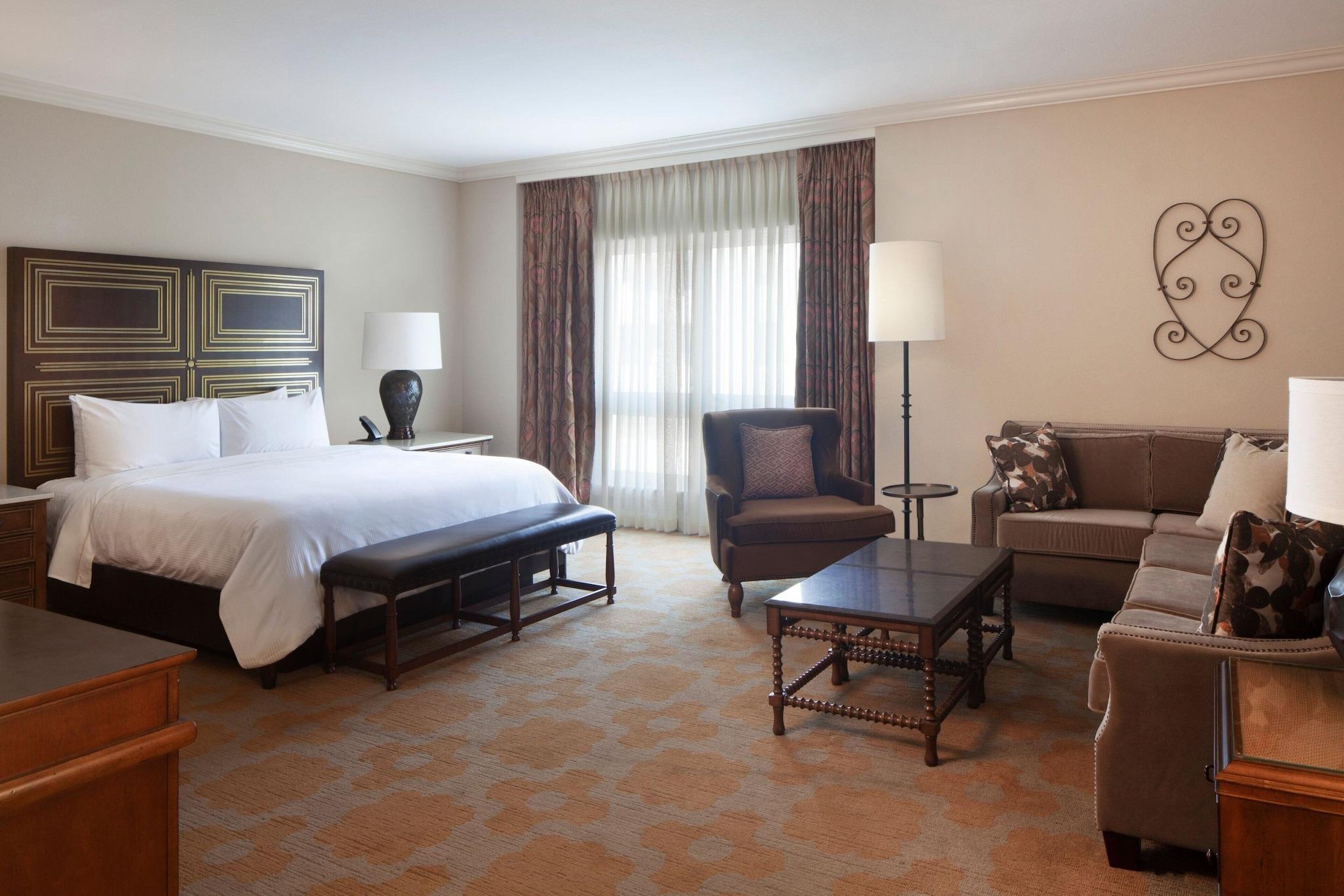 Studio City View King Bed