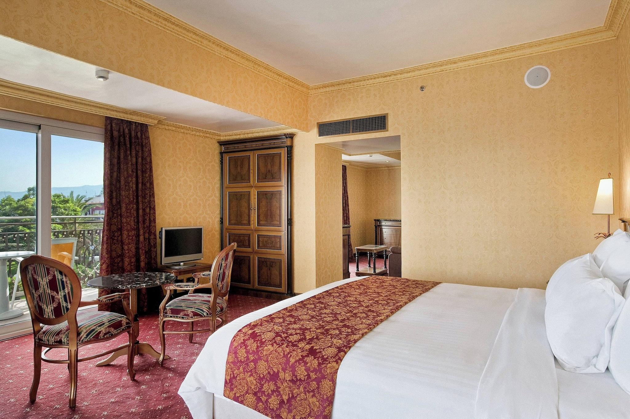 Suite Sea View King Bed